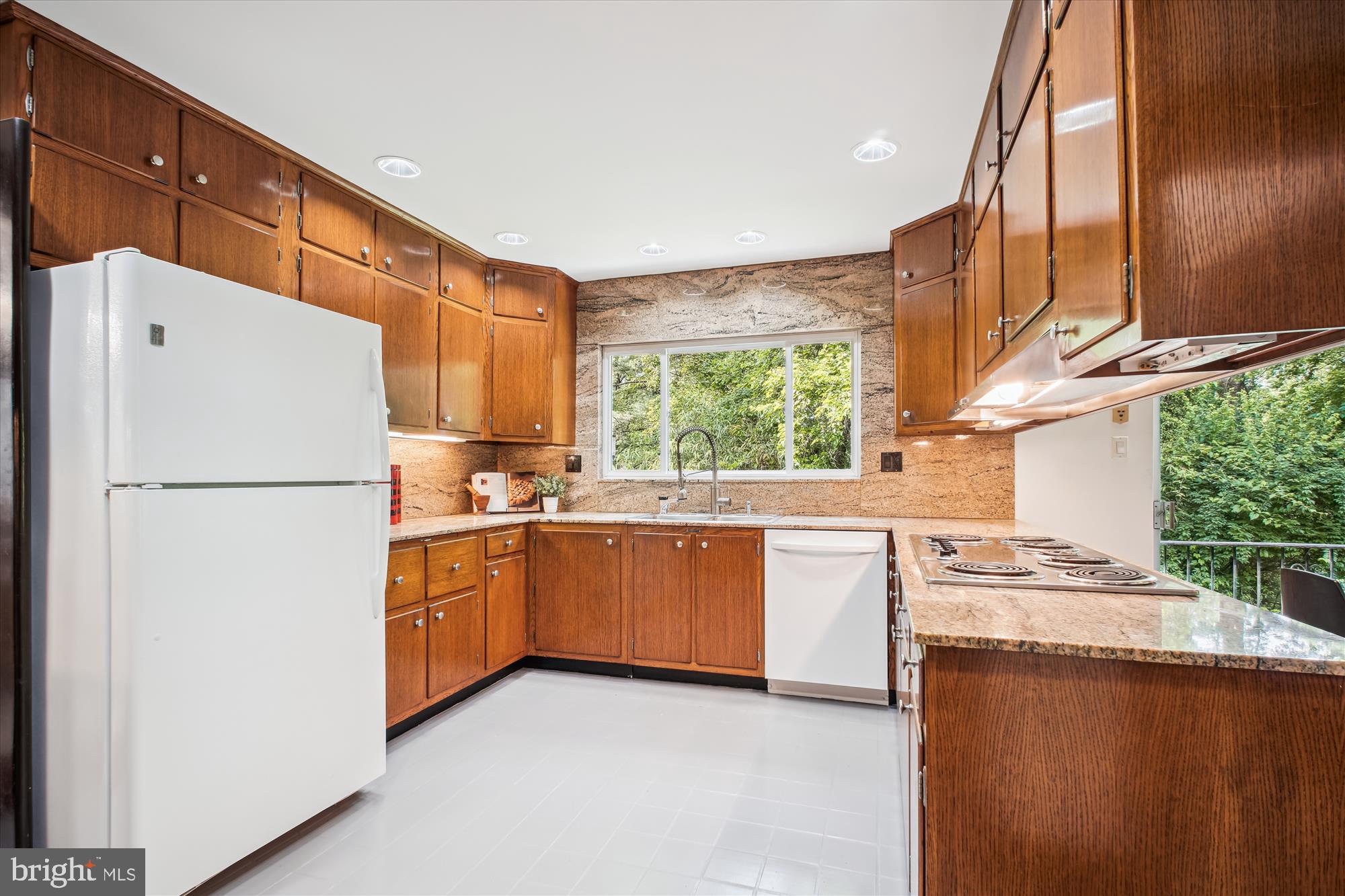 SEVEN OAKS - Residential