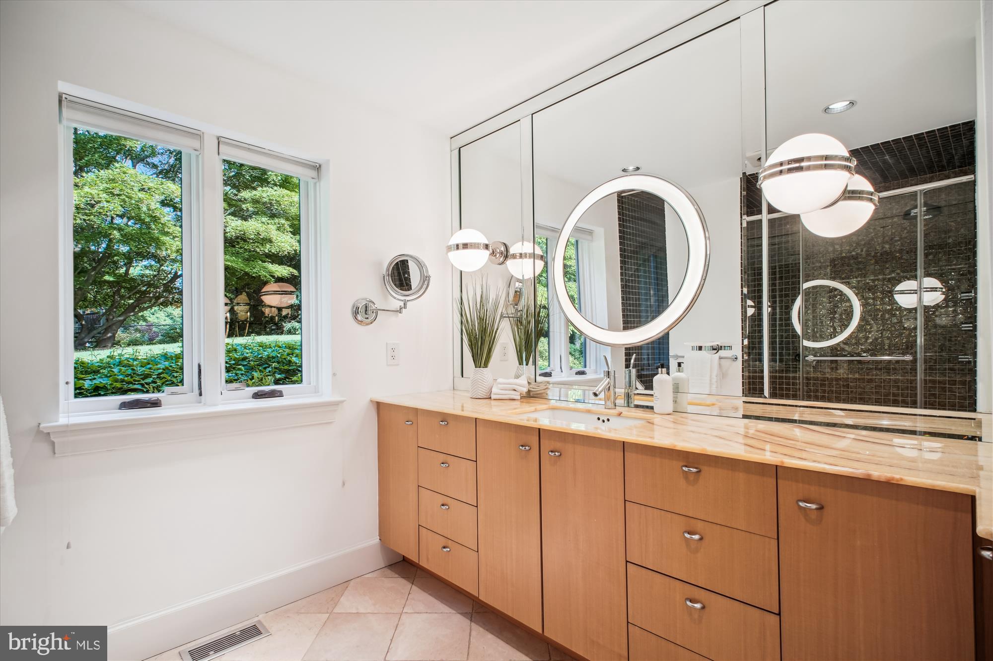 SEVEN OAKS - Residential