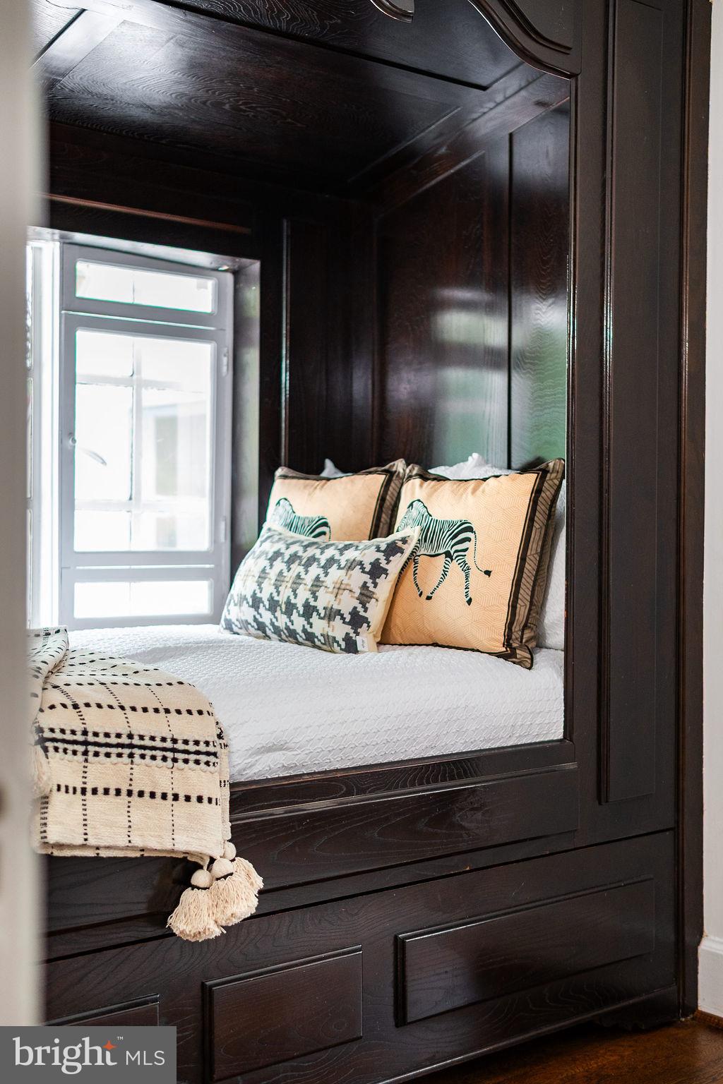 SEVEN OAKS - Residential