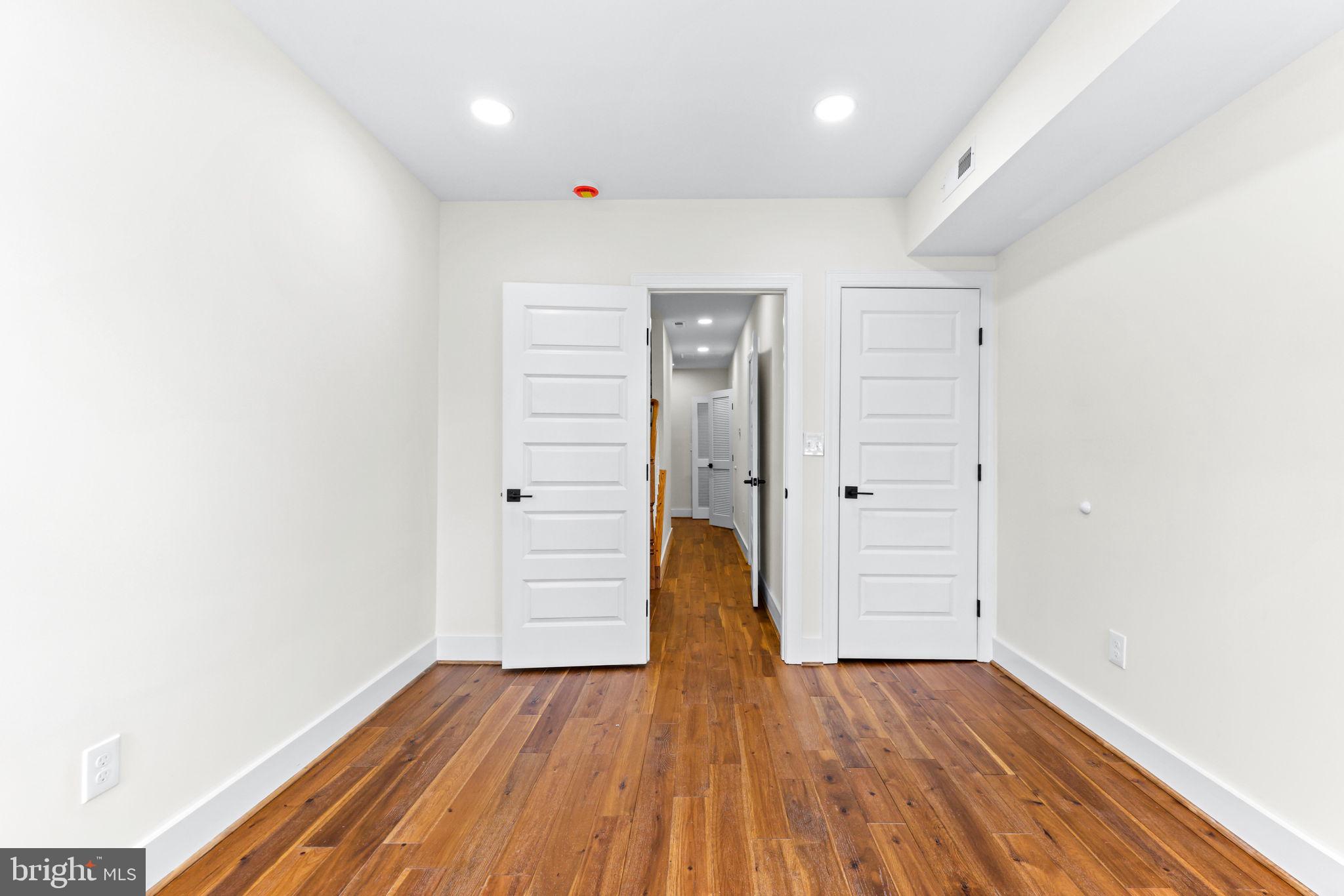 RIVERSIDE - Residential