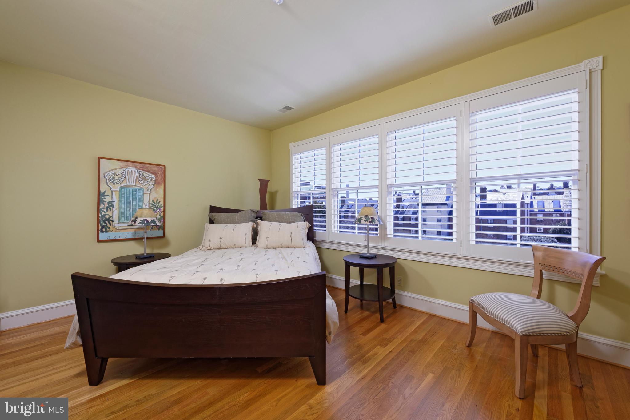 QUEENS ROW - Residential