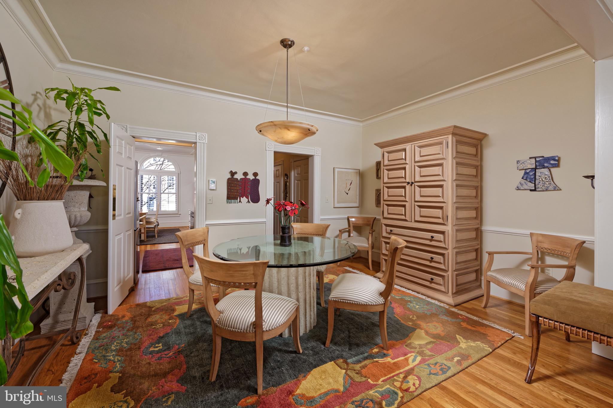 QUEENS ROW - Residential