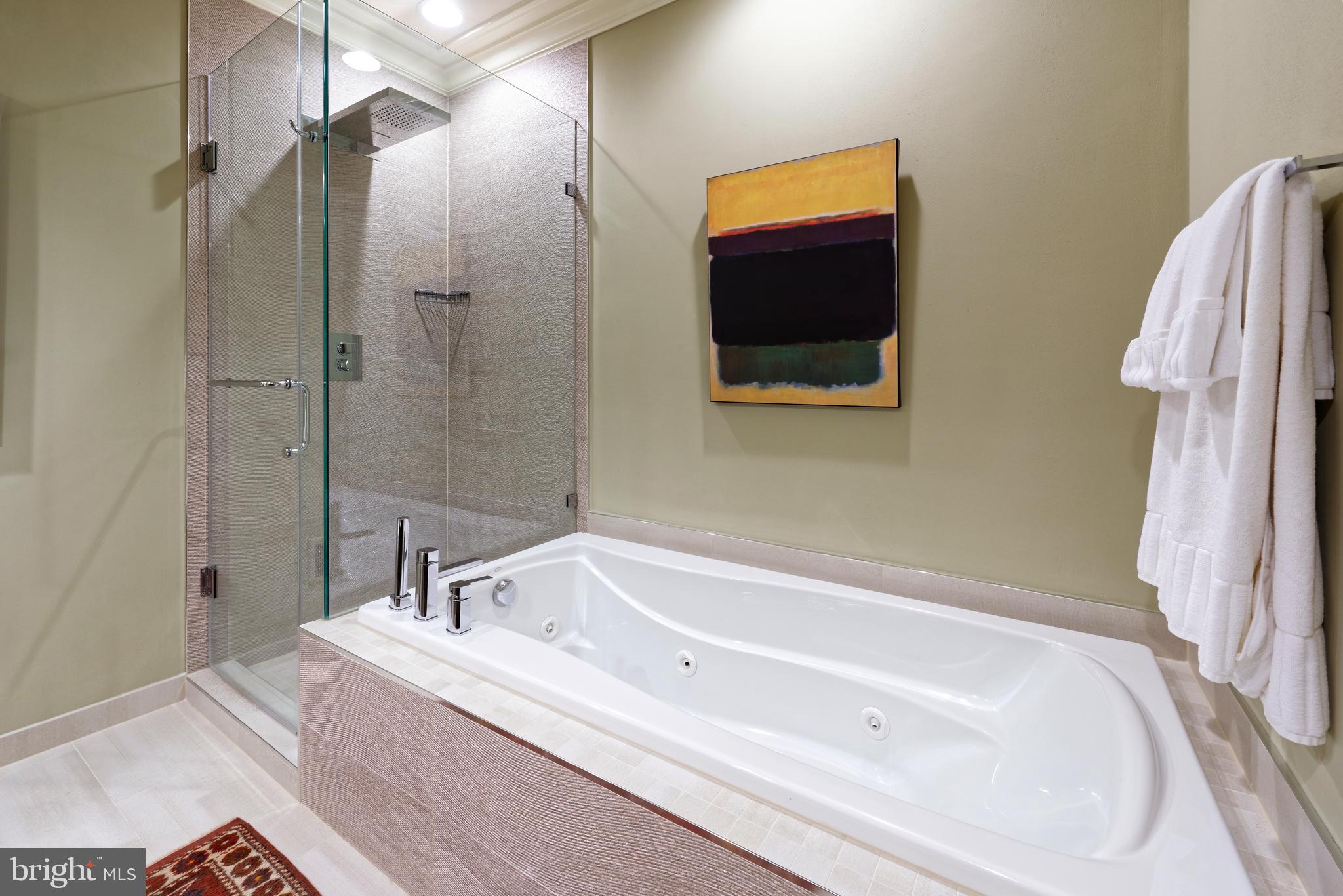 QUEENS ROW - Residential