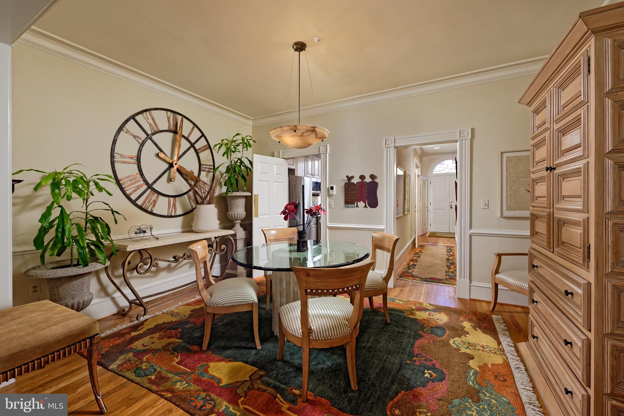 QUEENS ROW - Residential