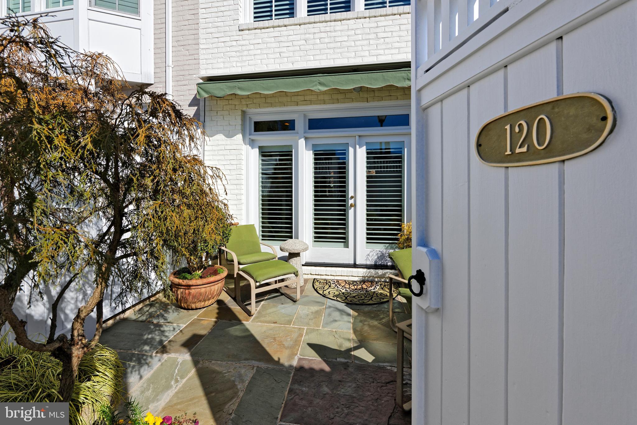 QUEENS ROW - Residential