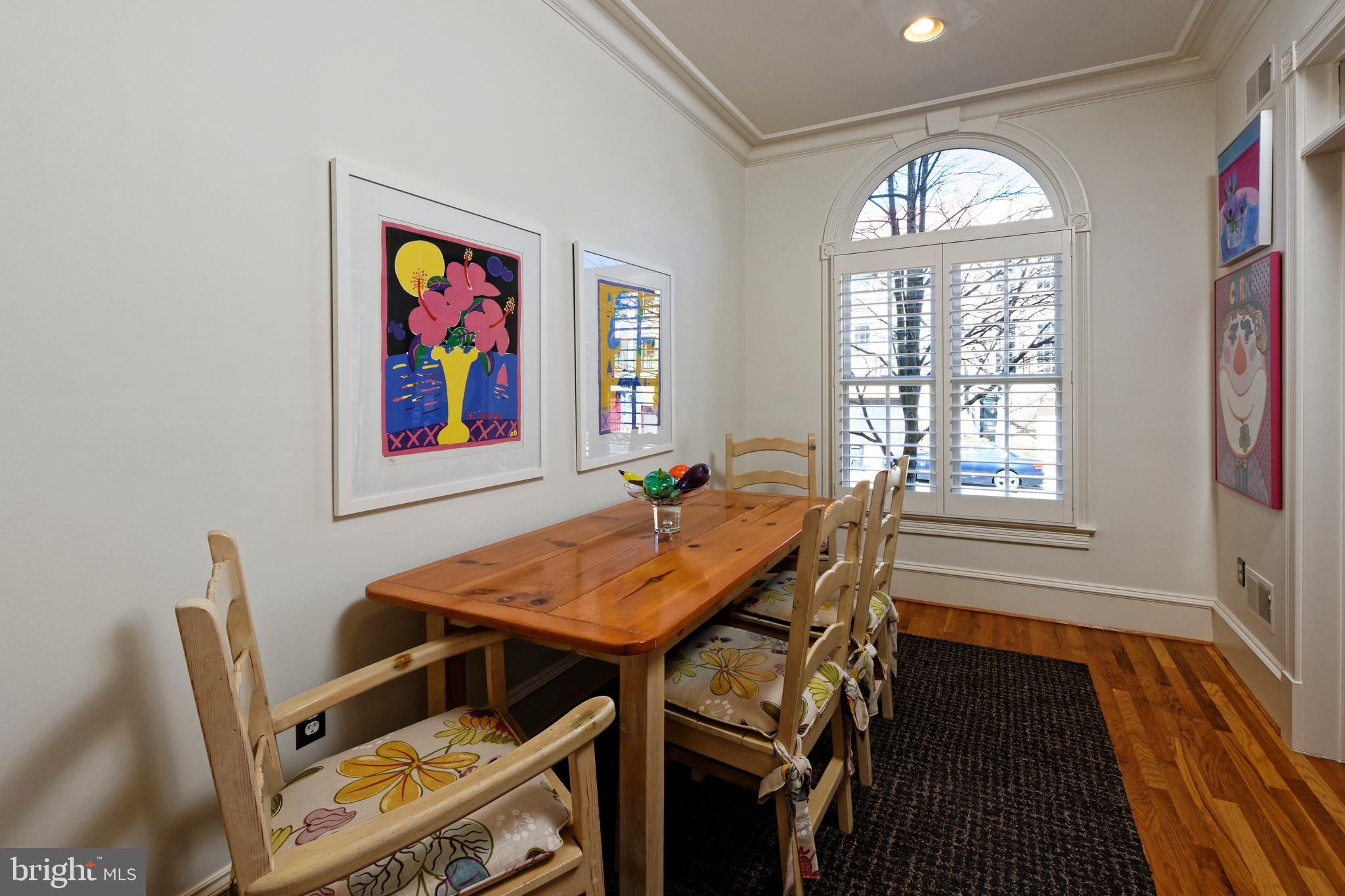 QUEENS ROW - Residential