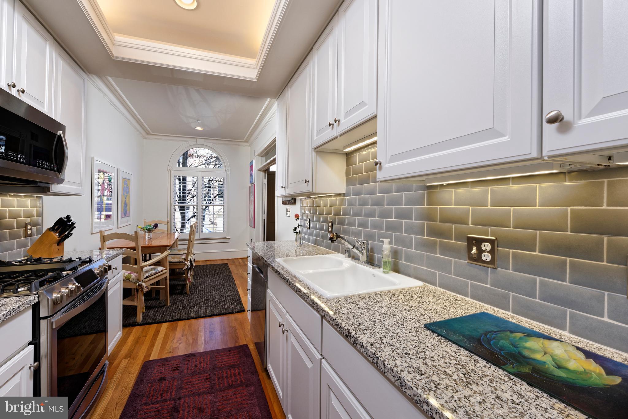 QUEENS ROW - Residential