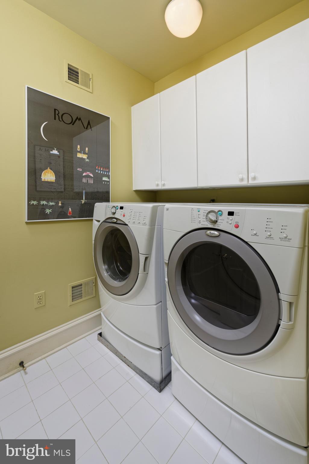 QUEENS ROW - Residential