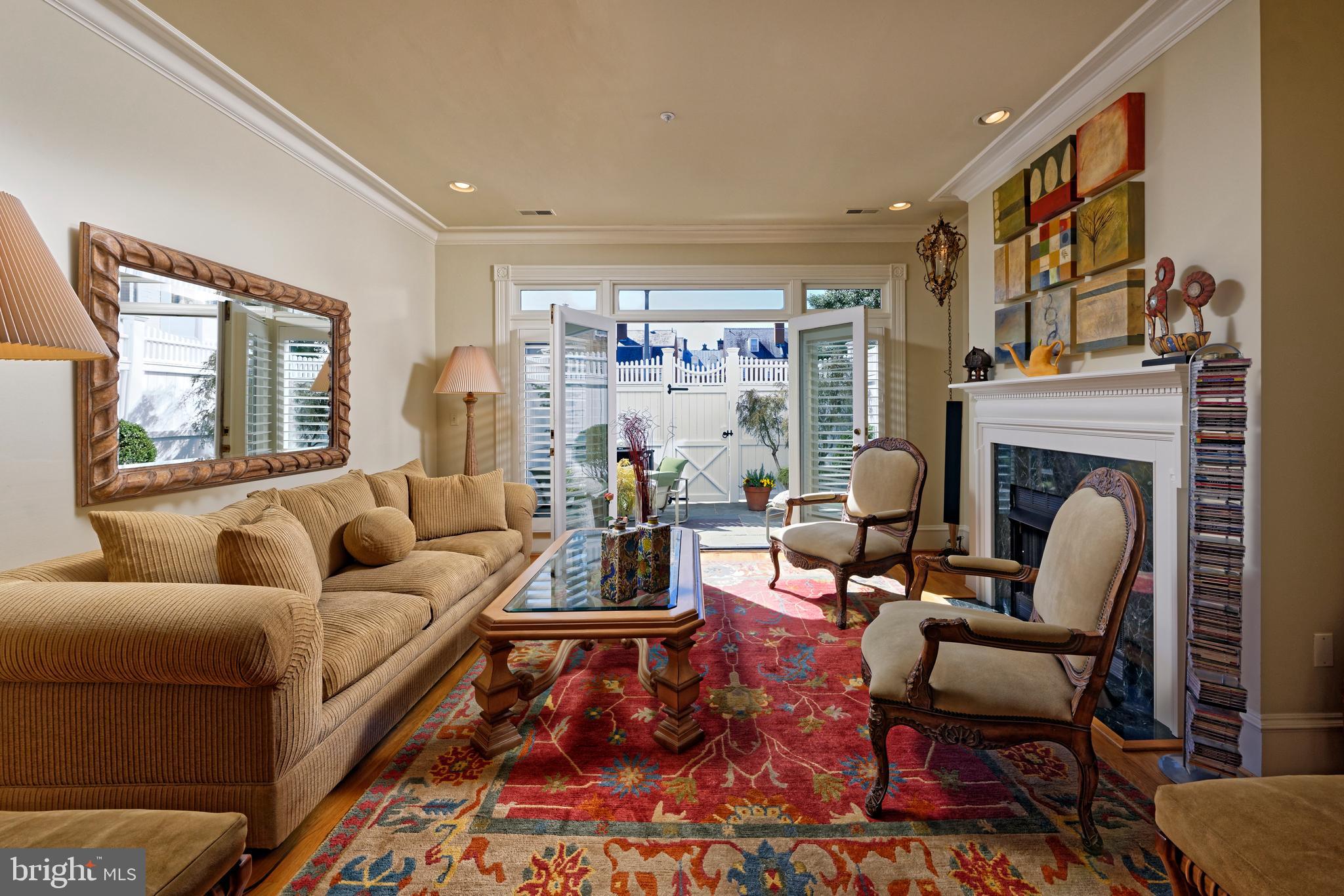 QUEENS ROW - Residential