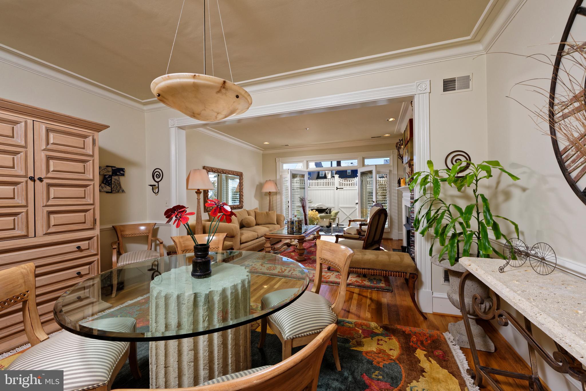 QUEENS ROW - Residential