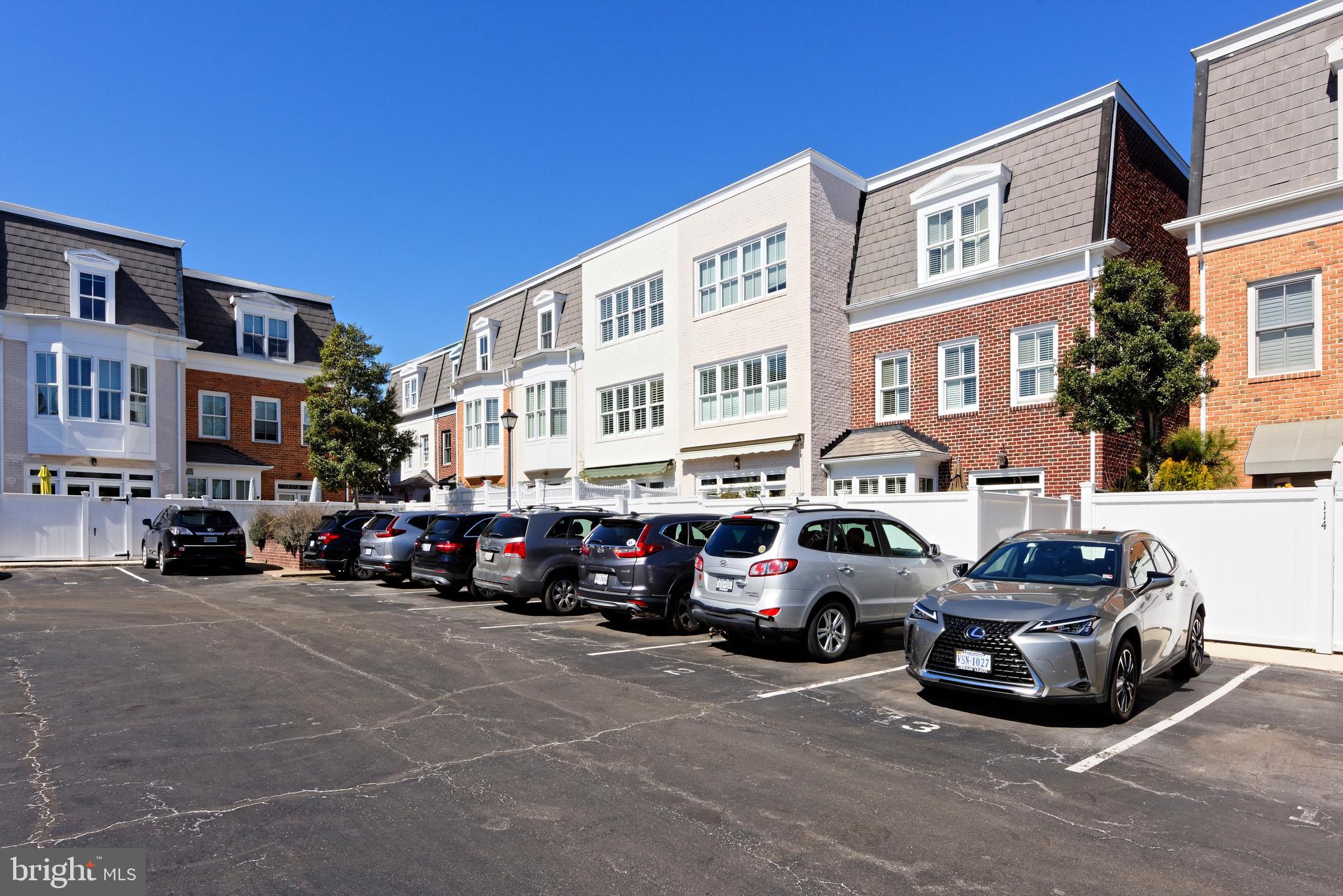 QUEENS ROW - Residential