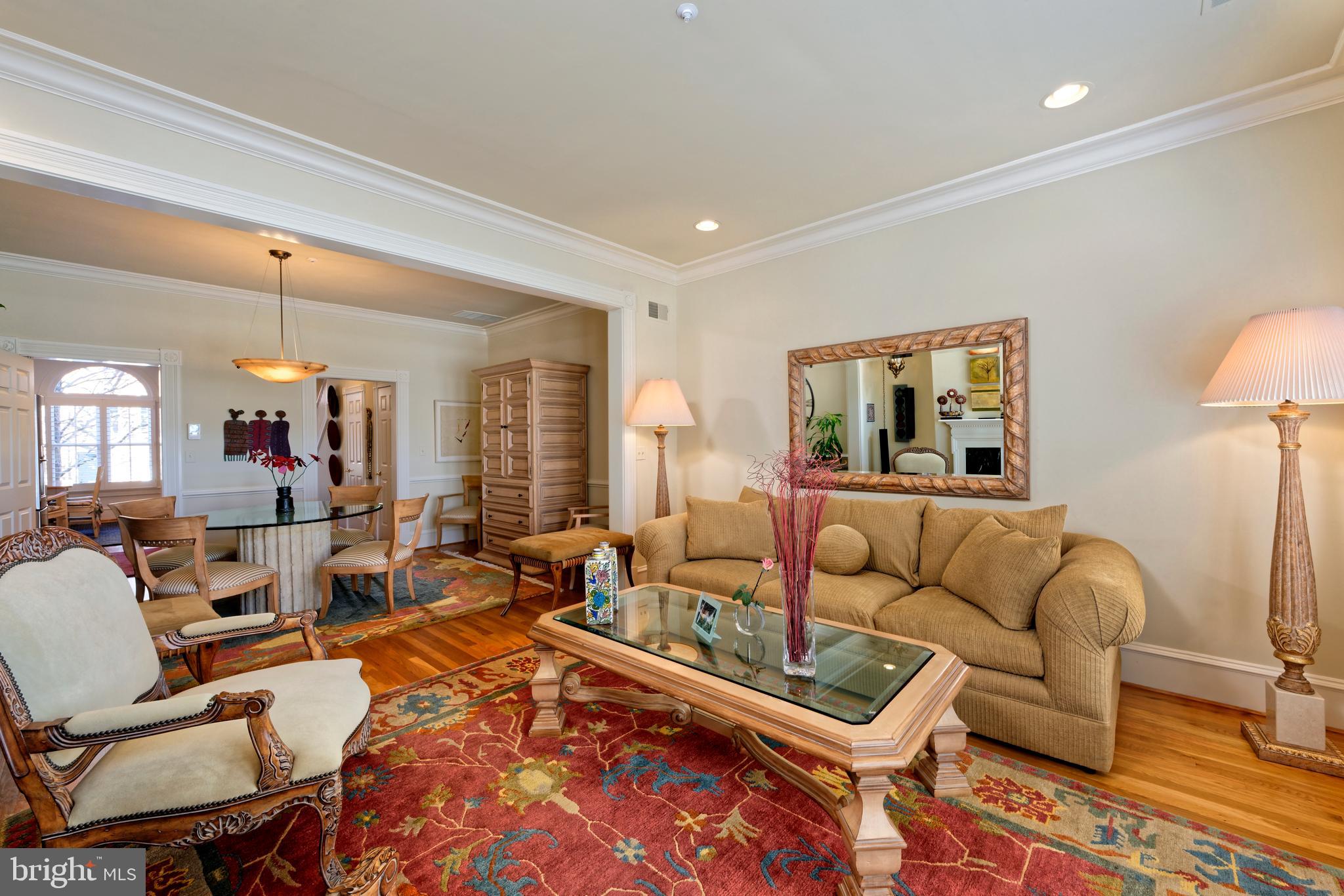 QUEENS ROW - Residential