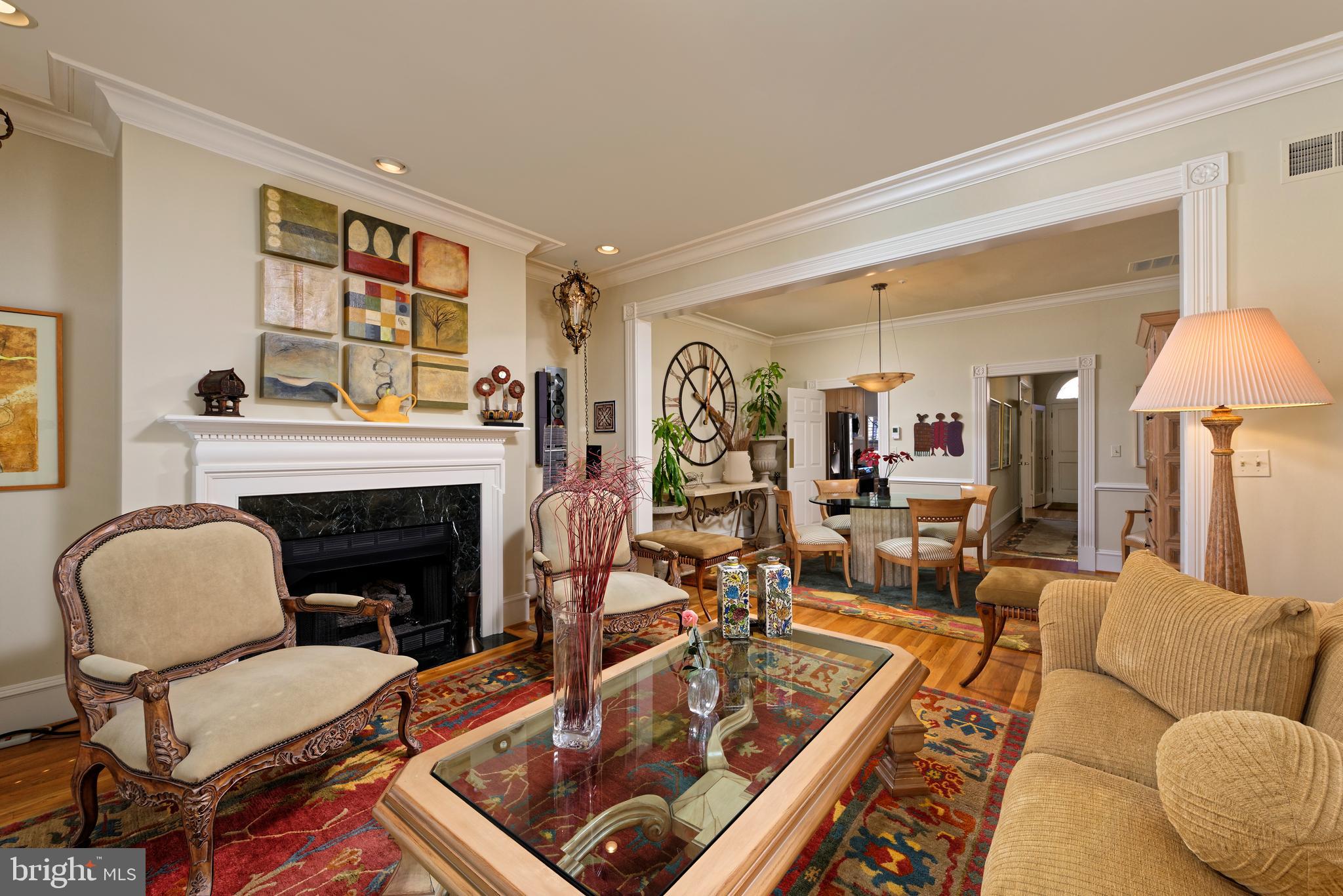 QUEENS ROW - Residential