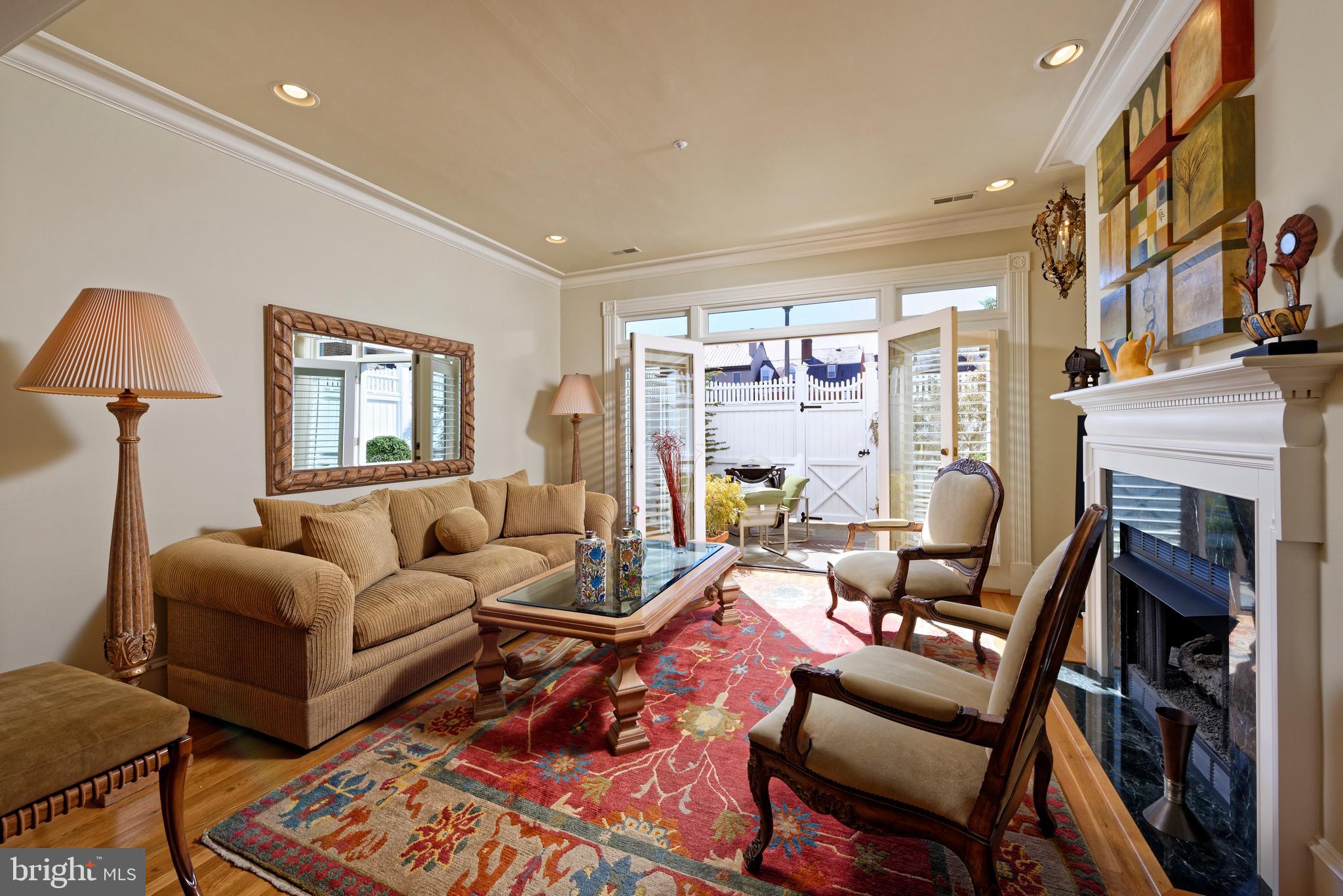 QUEENS ROW - Residential