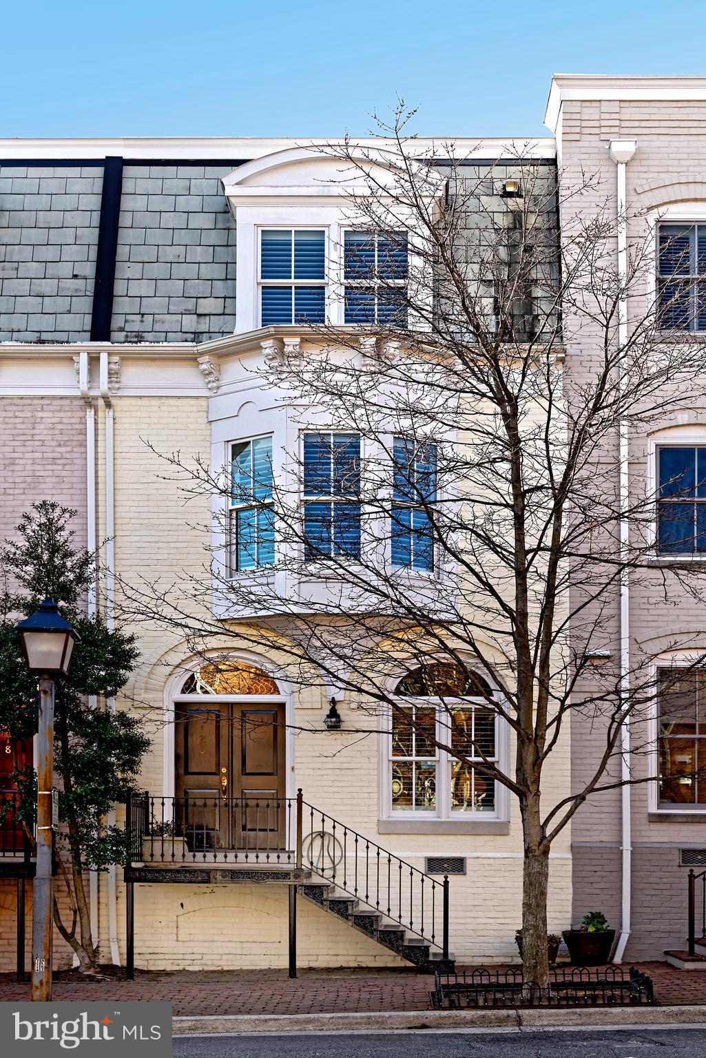 QUEENS ROW - Residential