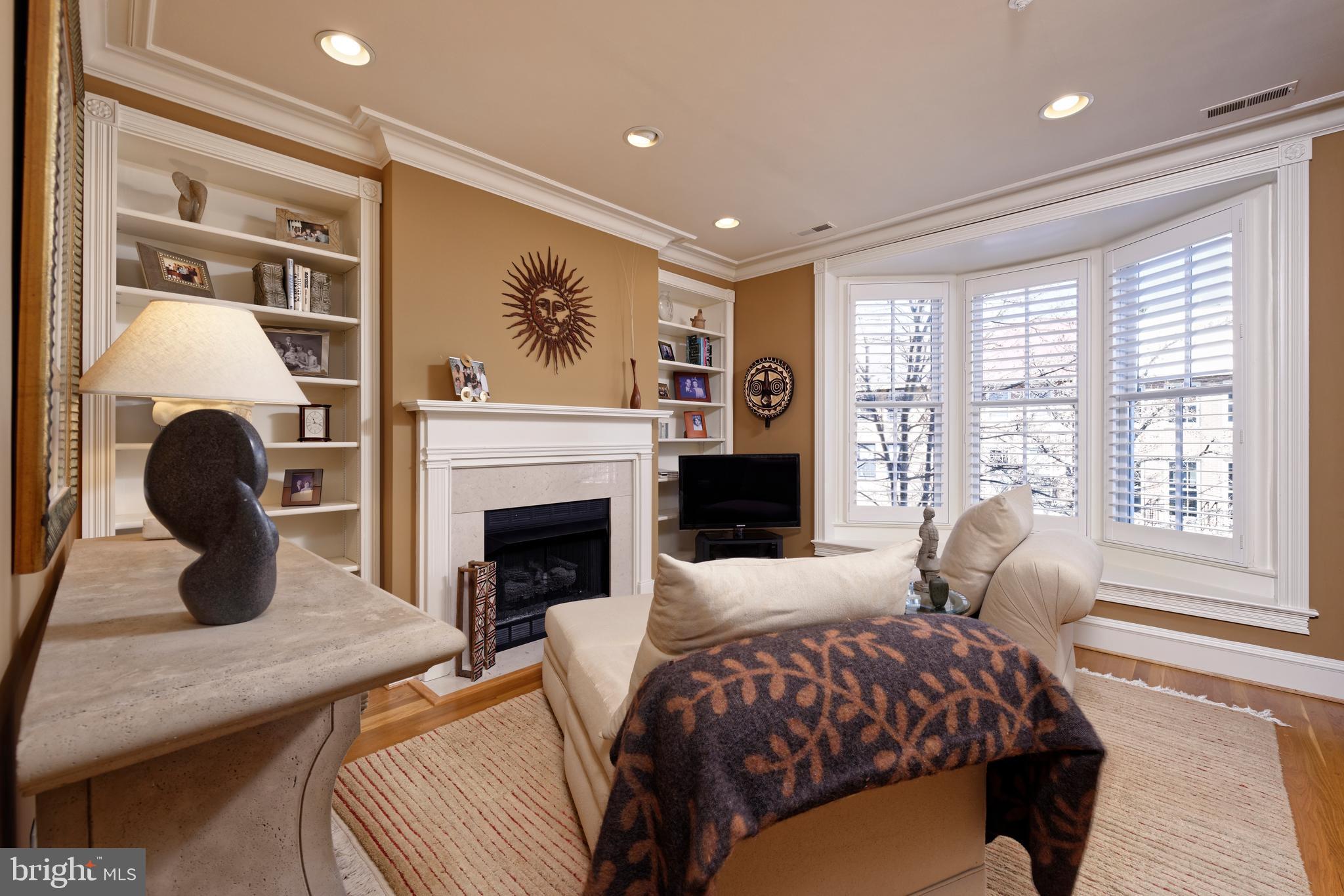 QUEENS ROW - Residential