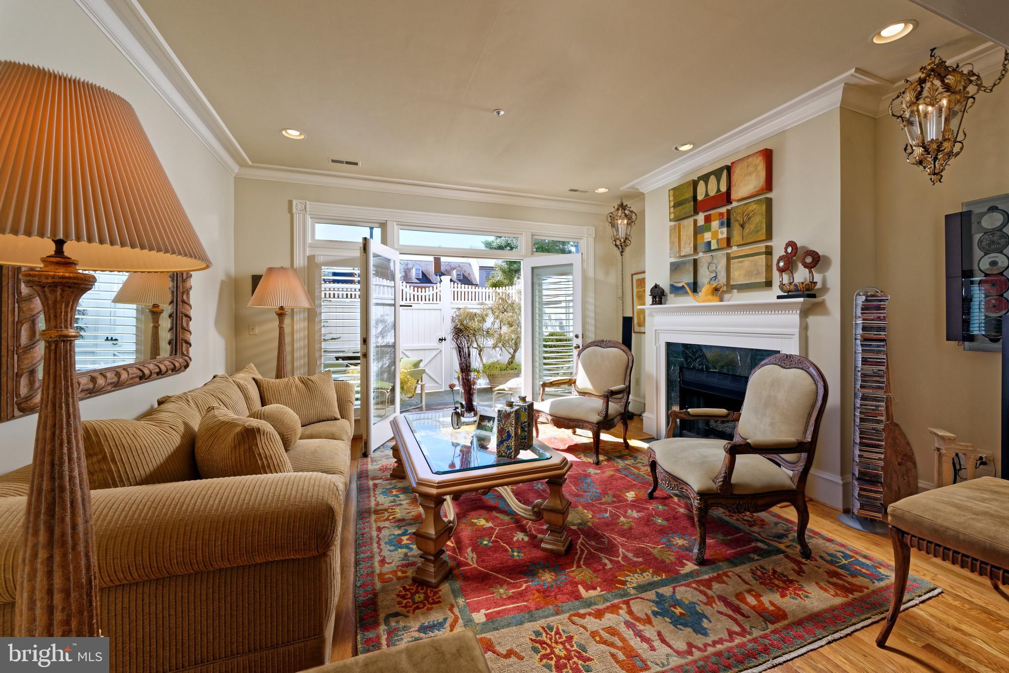 QUEENS ROW - Residential