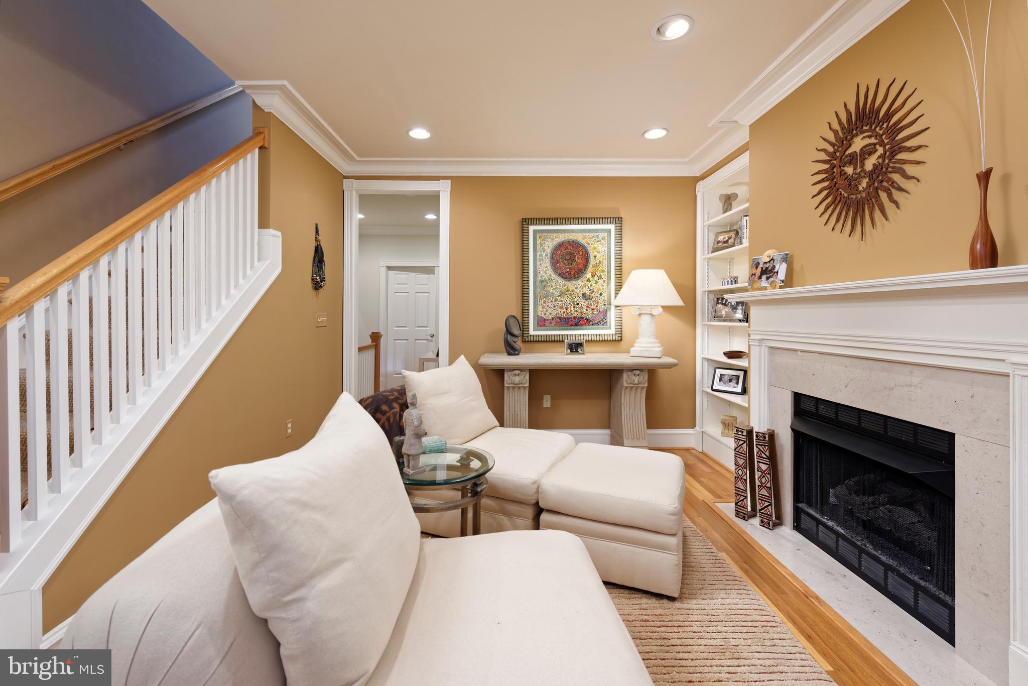 QUEENS ROW - Residential