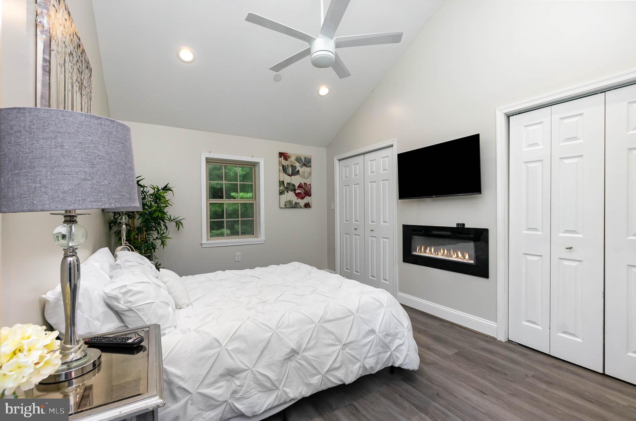 WHITE HALL - Residential