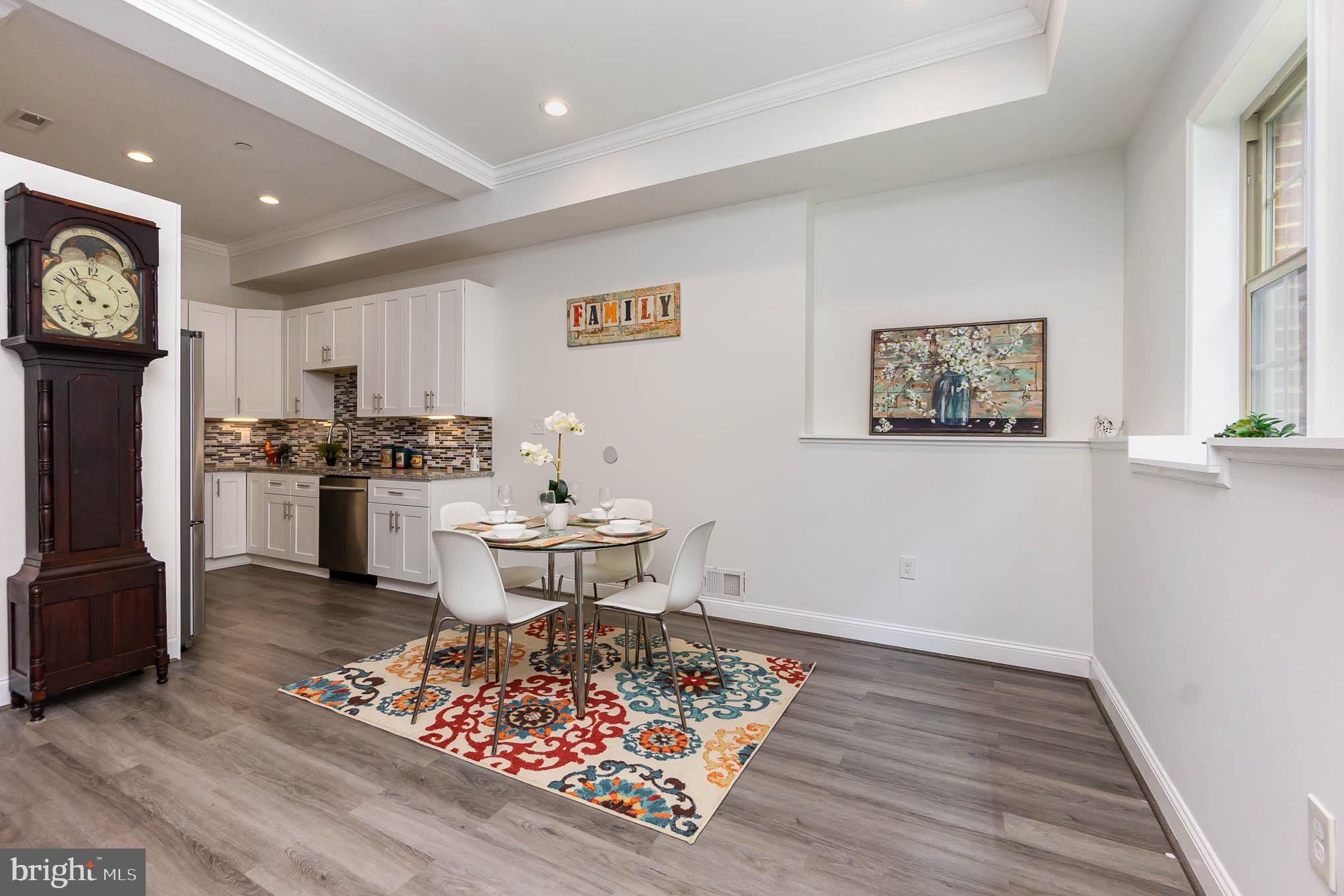 WHITE HALL - Residential