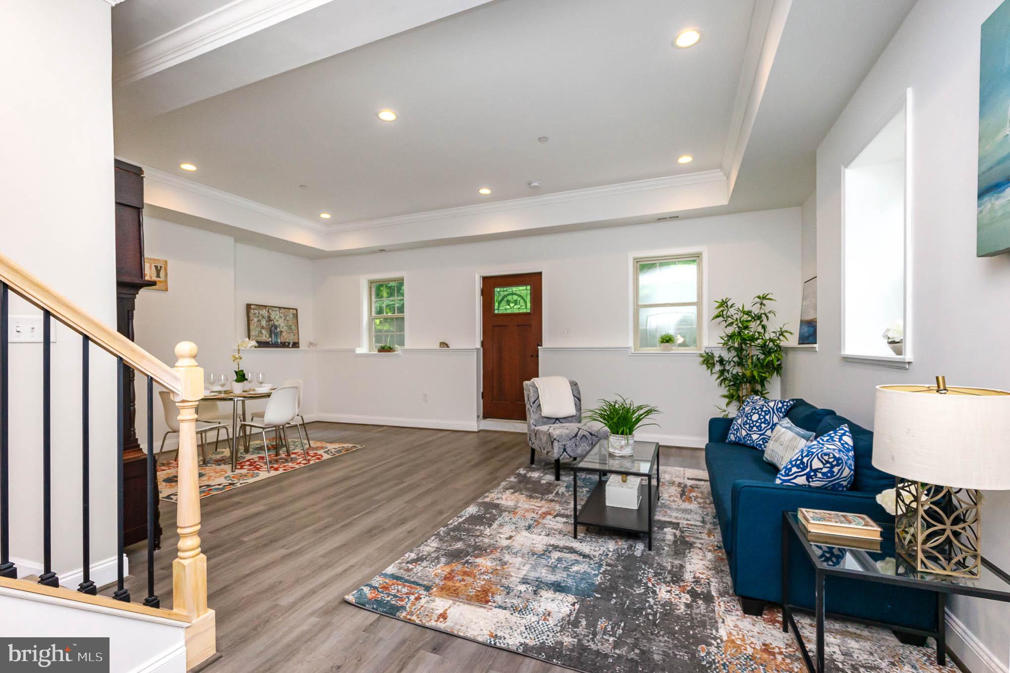 WHITE HALL - Residential