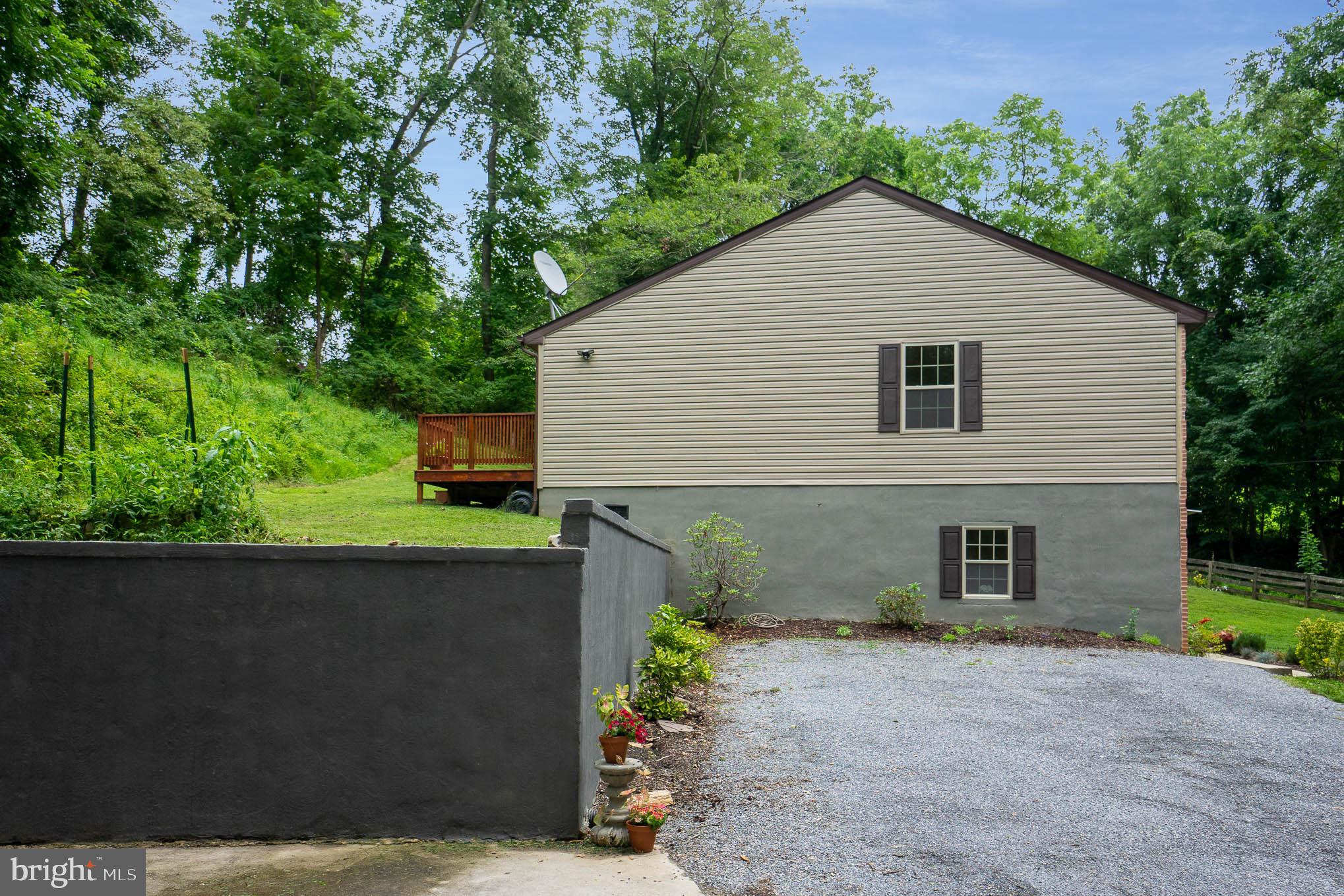 WHITE HALL - Residential