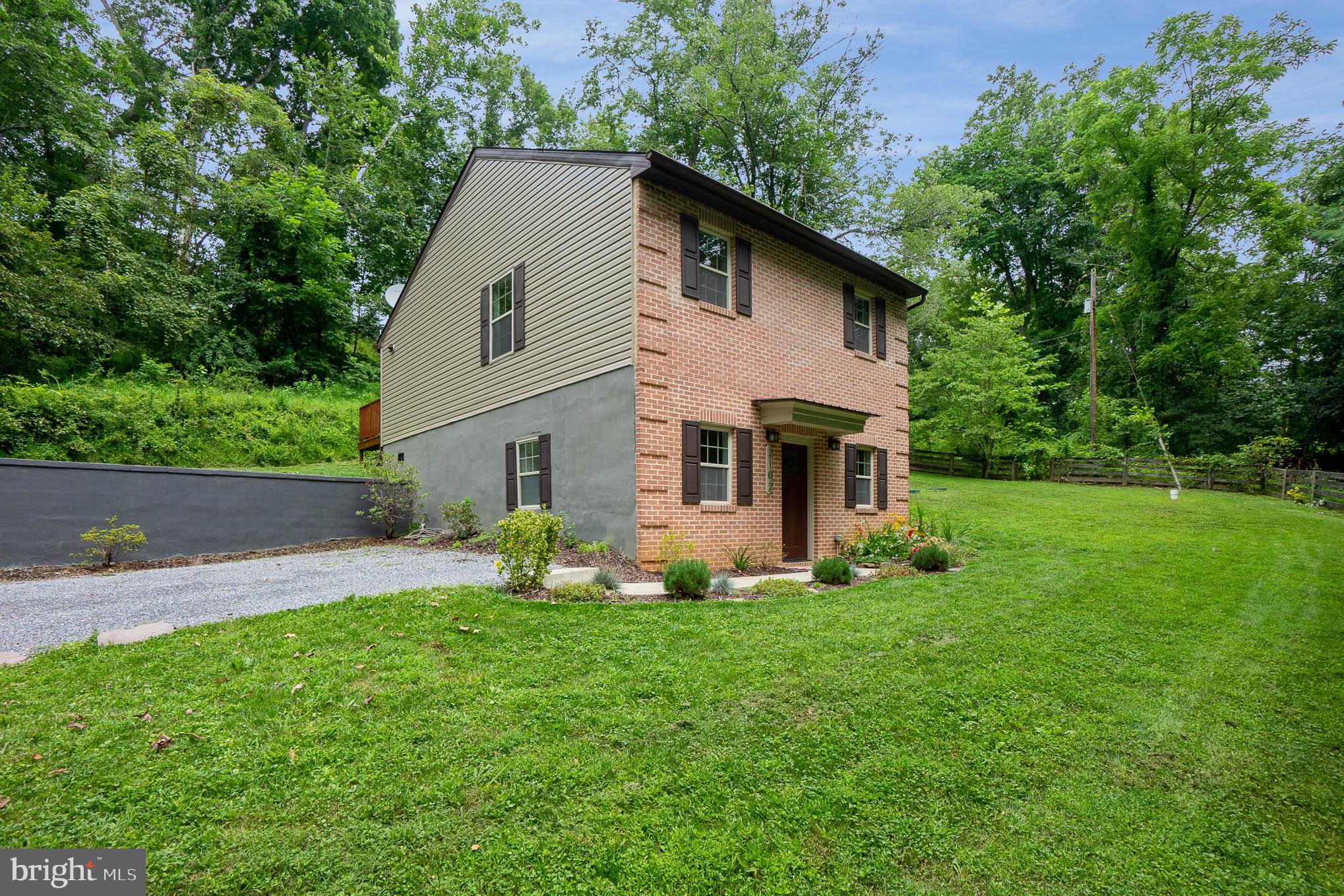 WHITE HALL - Residential