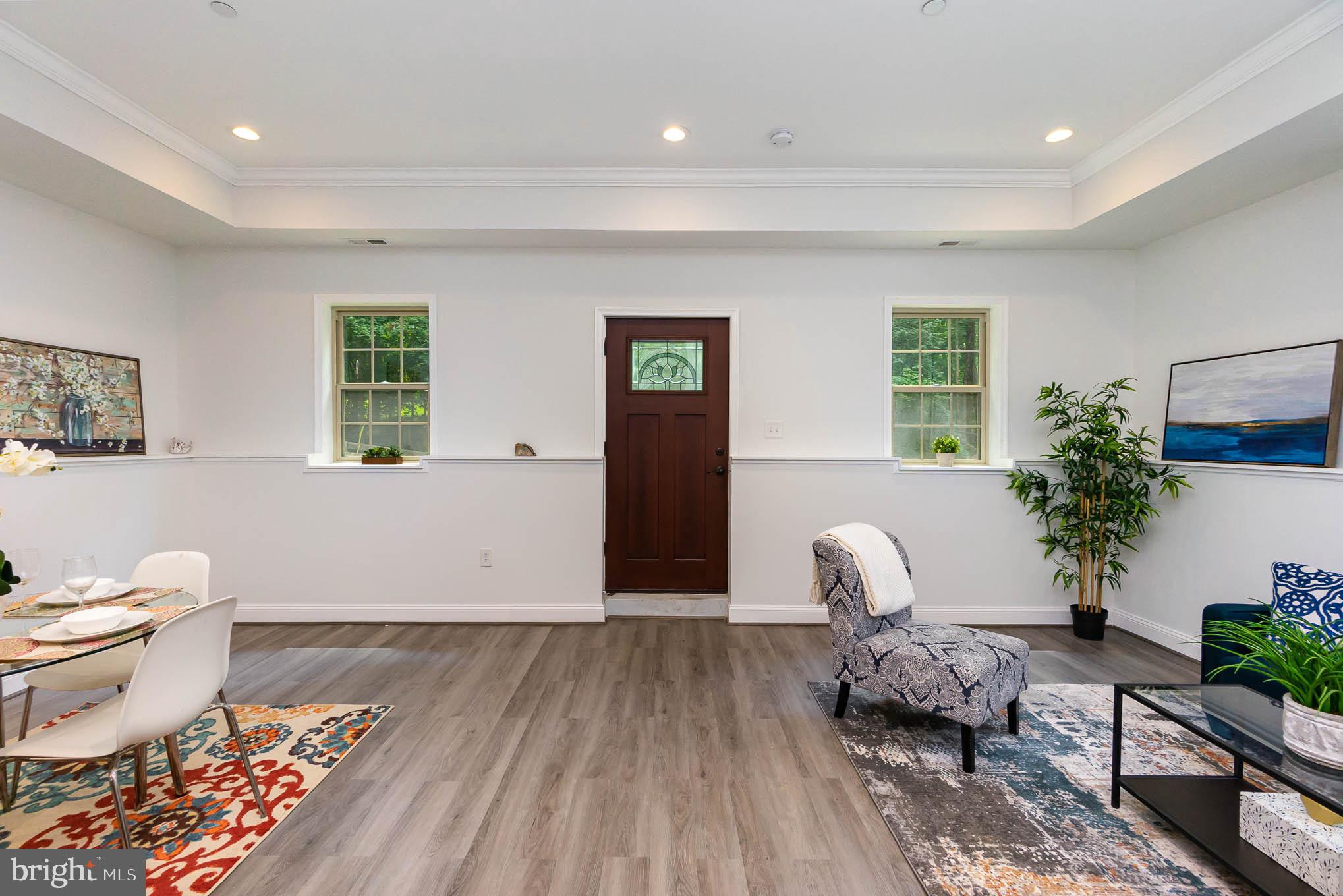 WHITE HALL - Residential