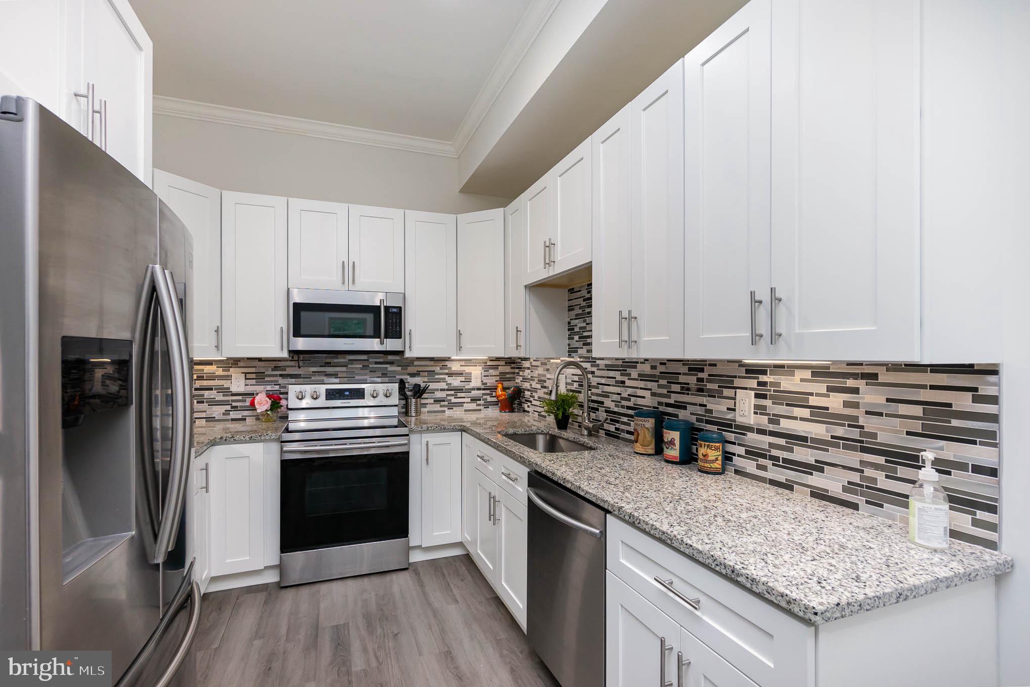 WHITE HALL - Residential