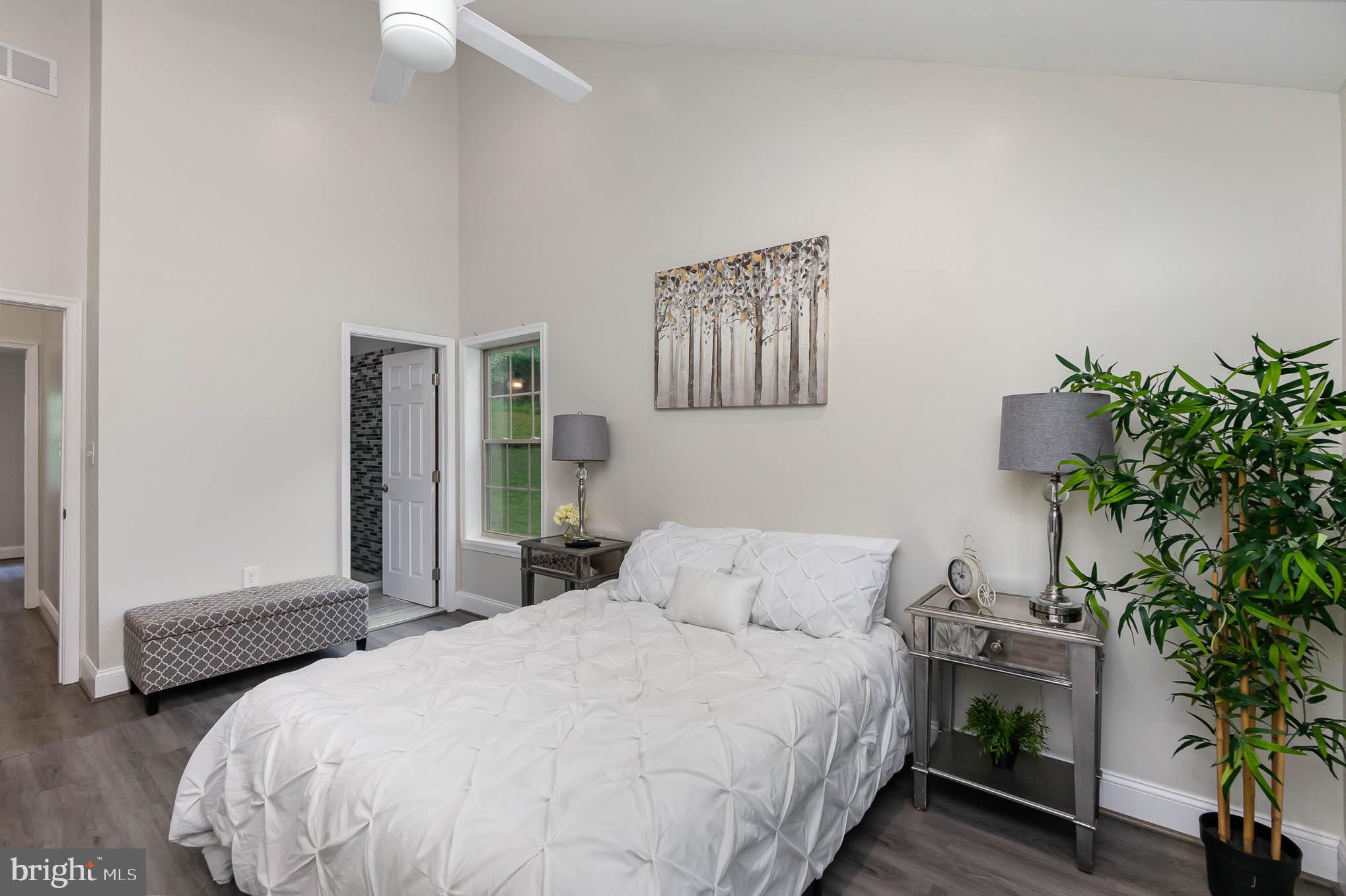 WHITE HALL - Residential