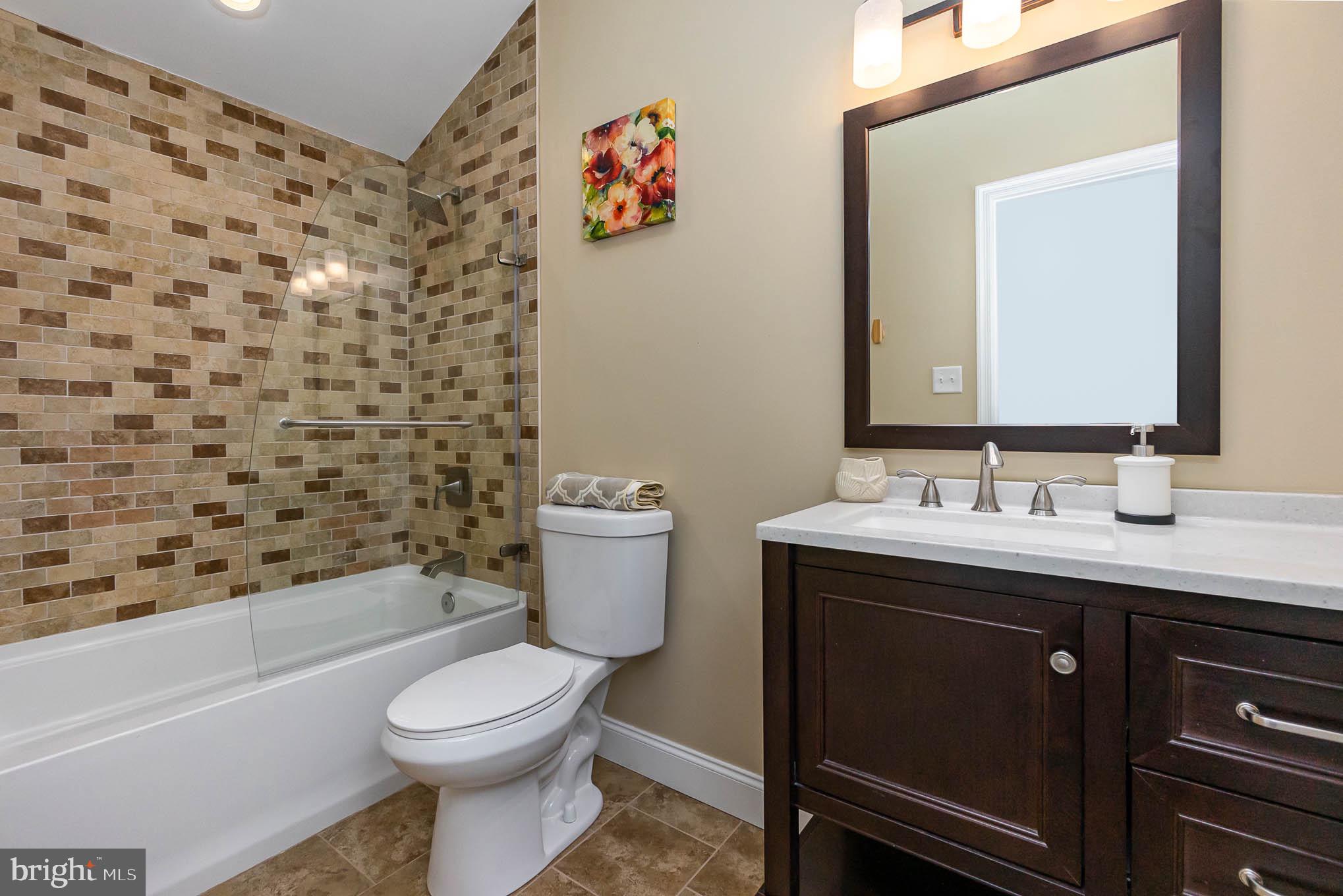 WHITE HALL - Residential