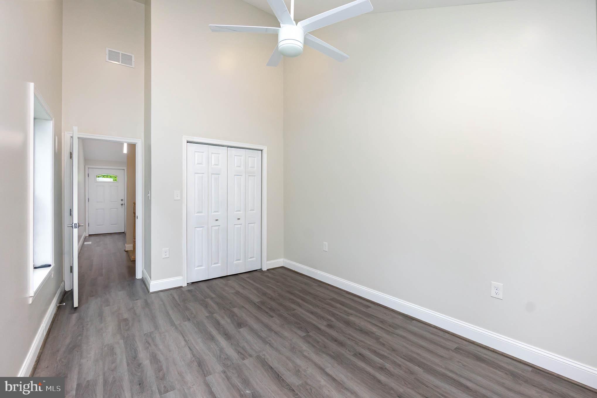 WHITE HALL - Residential