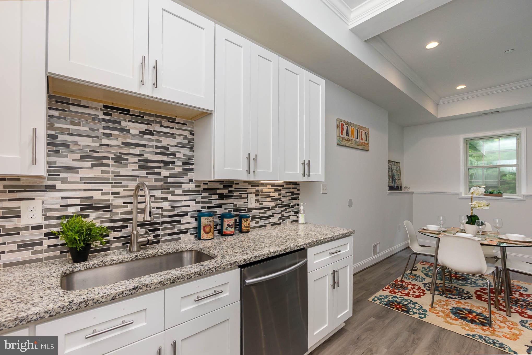 WHITE HALL - Residential