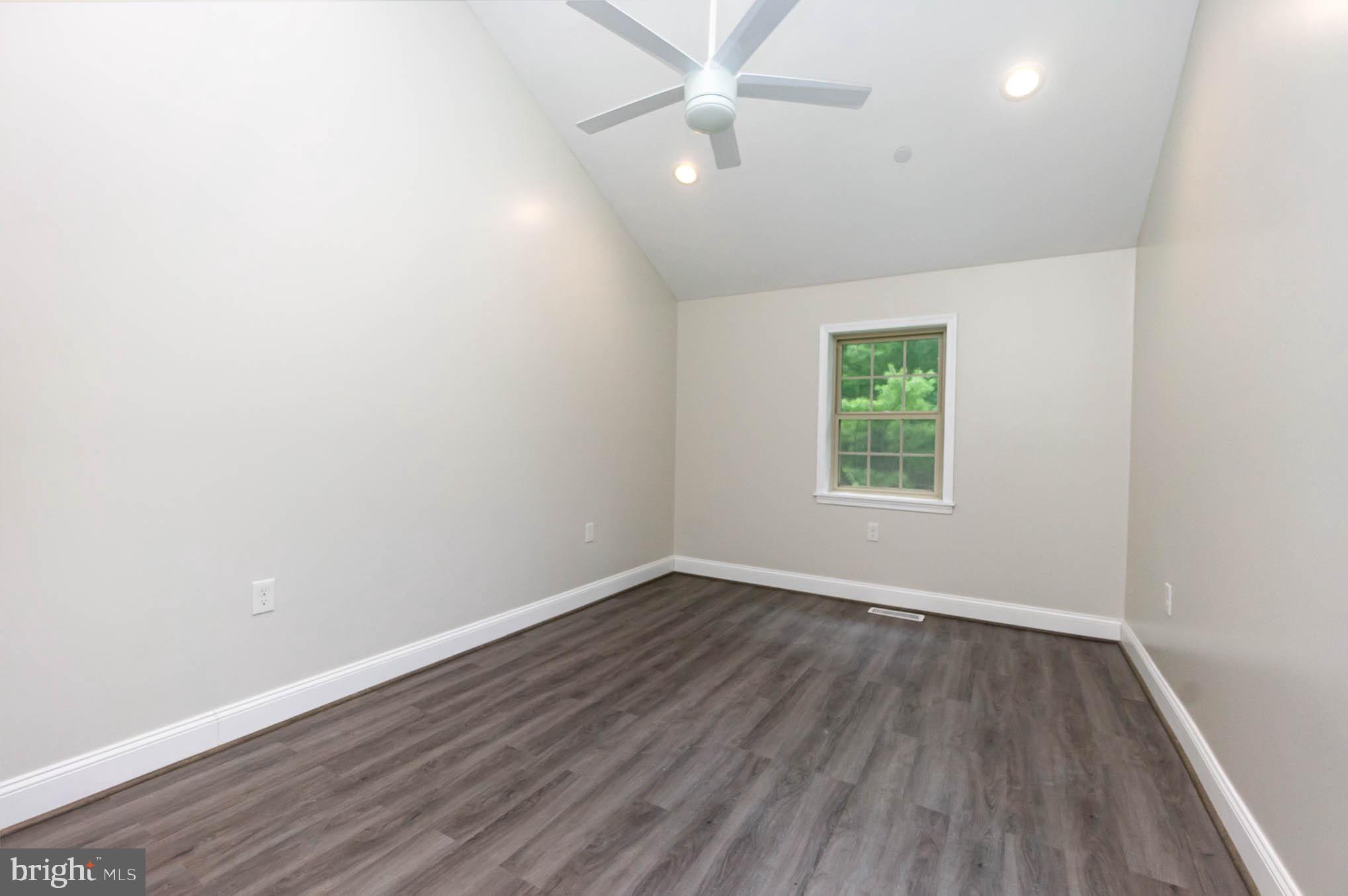 WHITE HALL - Residential