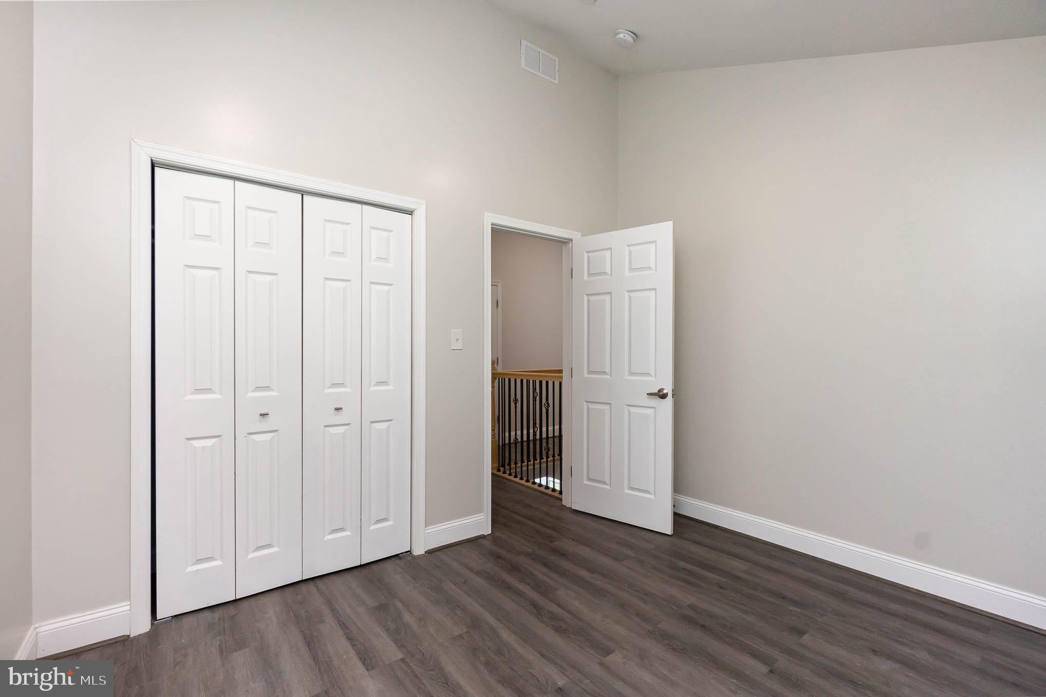 WHITE HALL - Residential