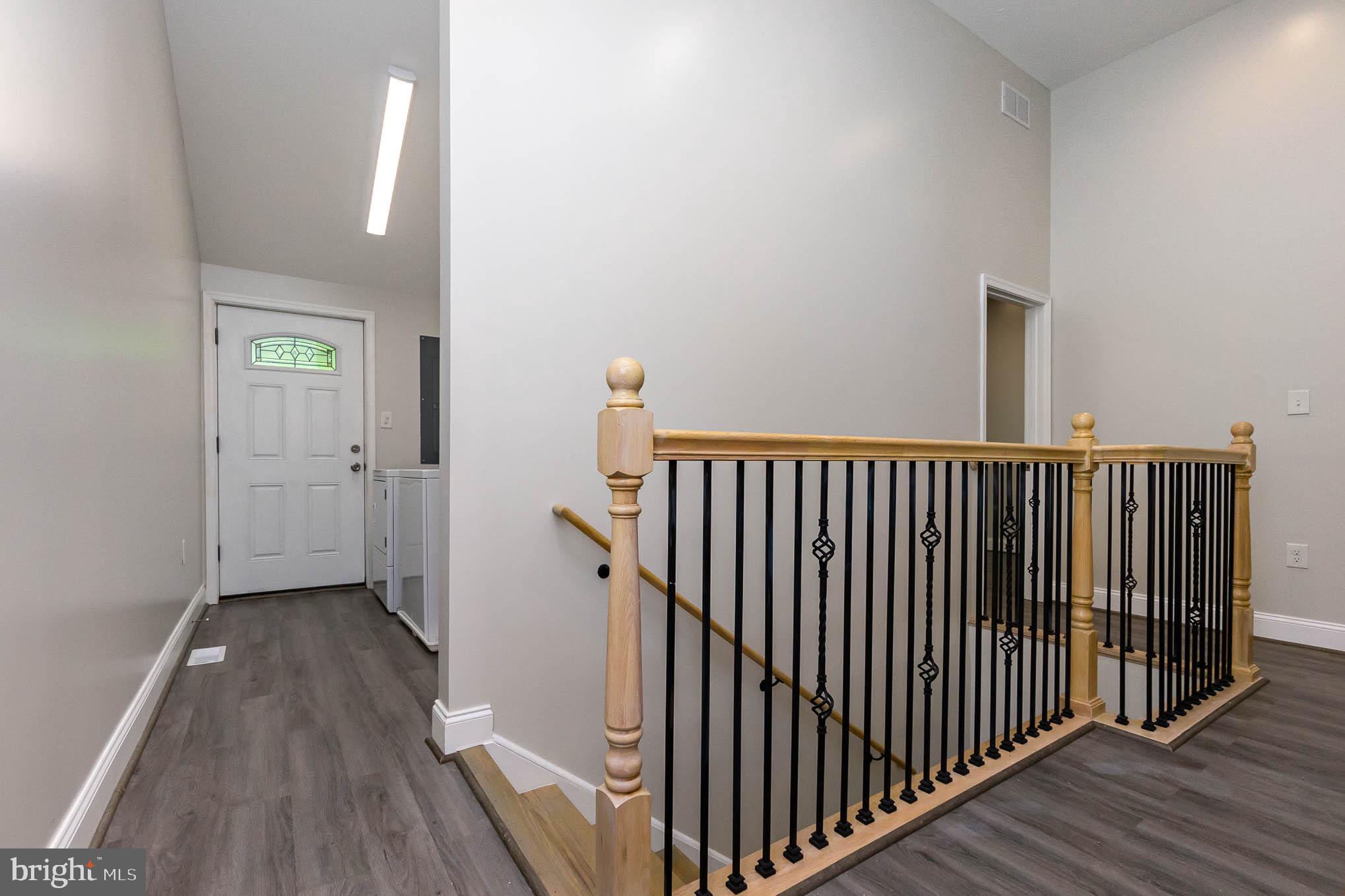 WHITE HALL - Residential