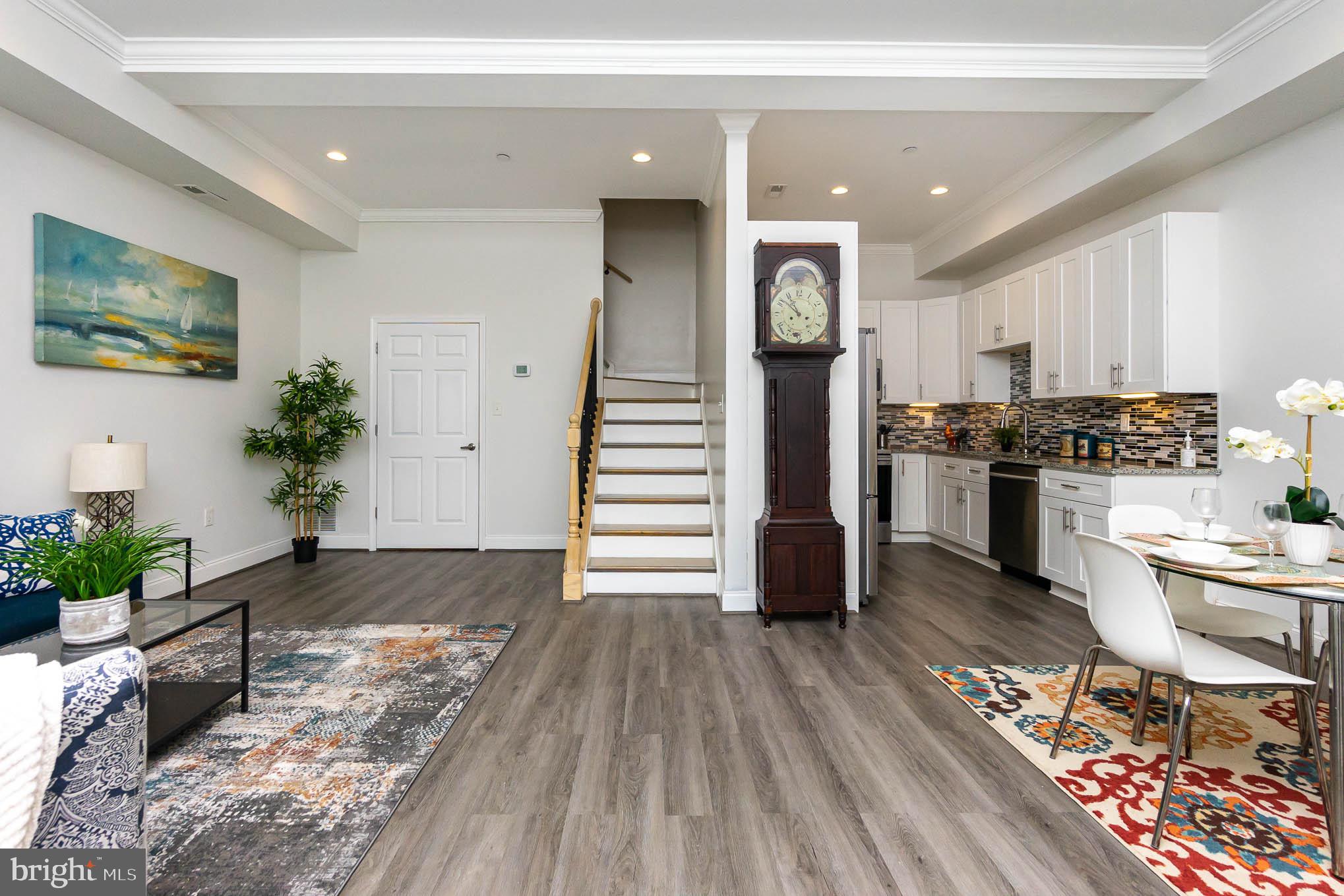 WHITE HALL - Residential