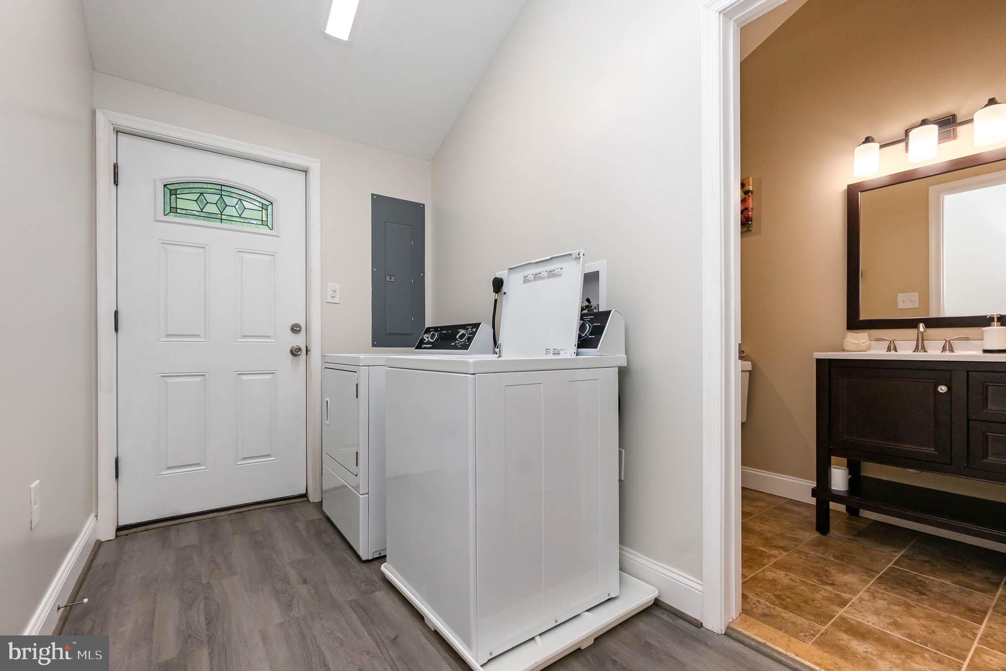 WHITE HALL - Residential