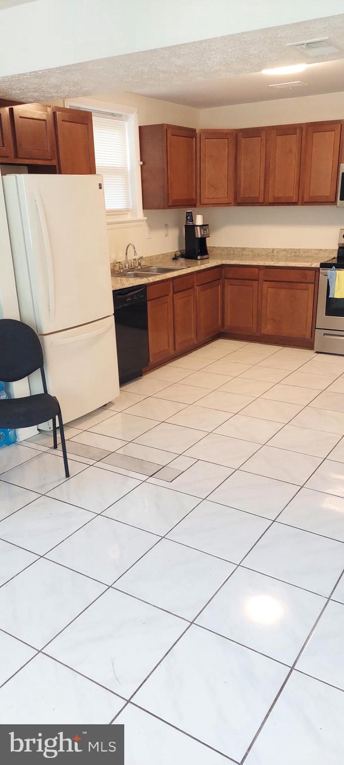 BRINKLEY MANOR - Residential Lease