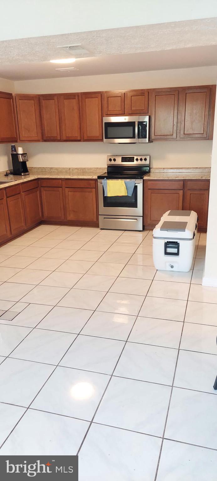 BRINKLEY MANOR - Residential Lease