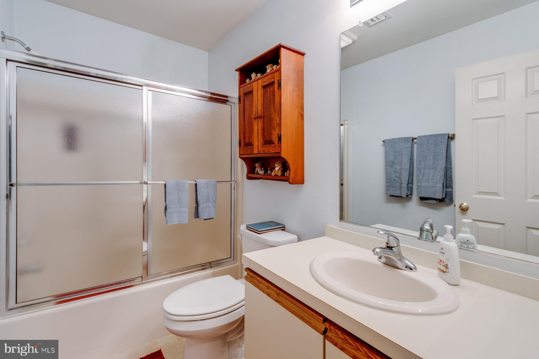 COUNTRY PLACE - Residential