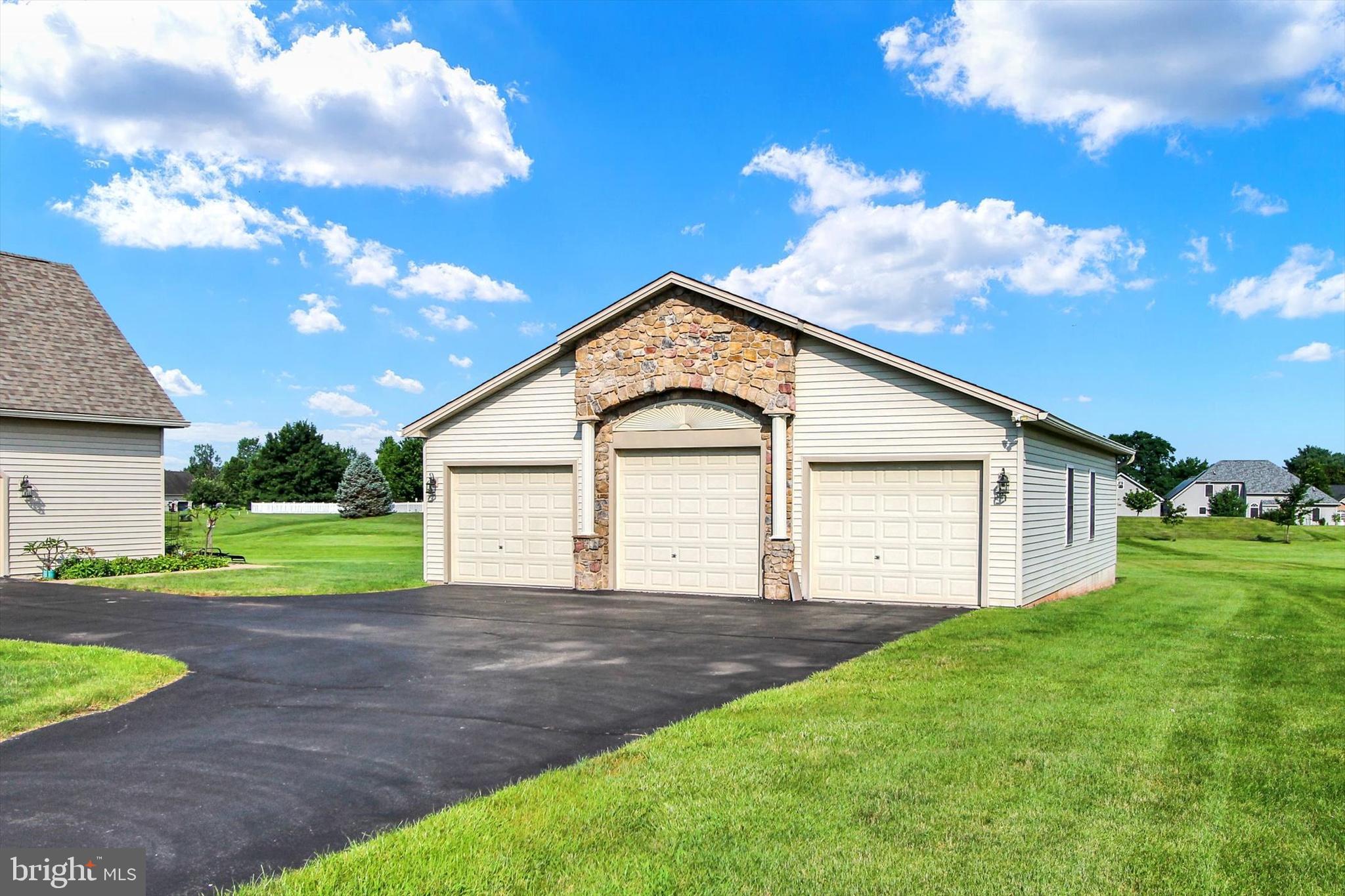 HUNTERS RIDGE - Residential