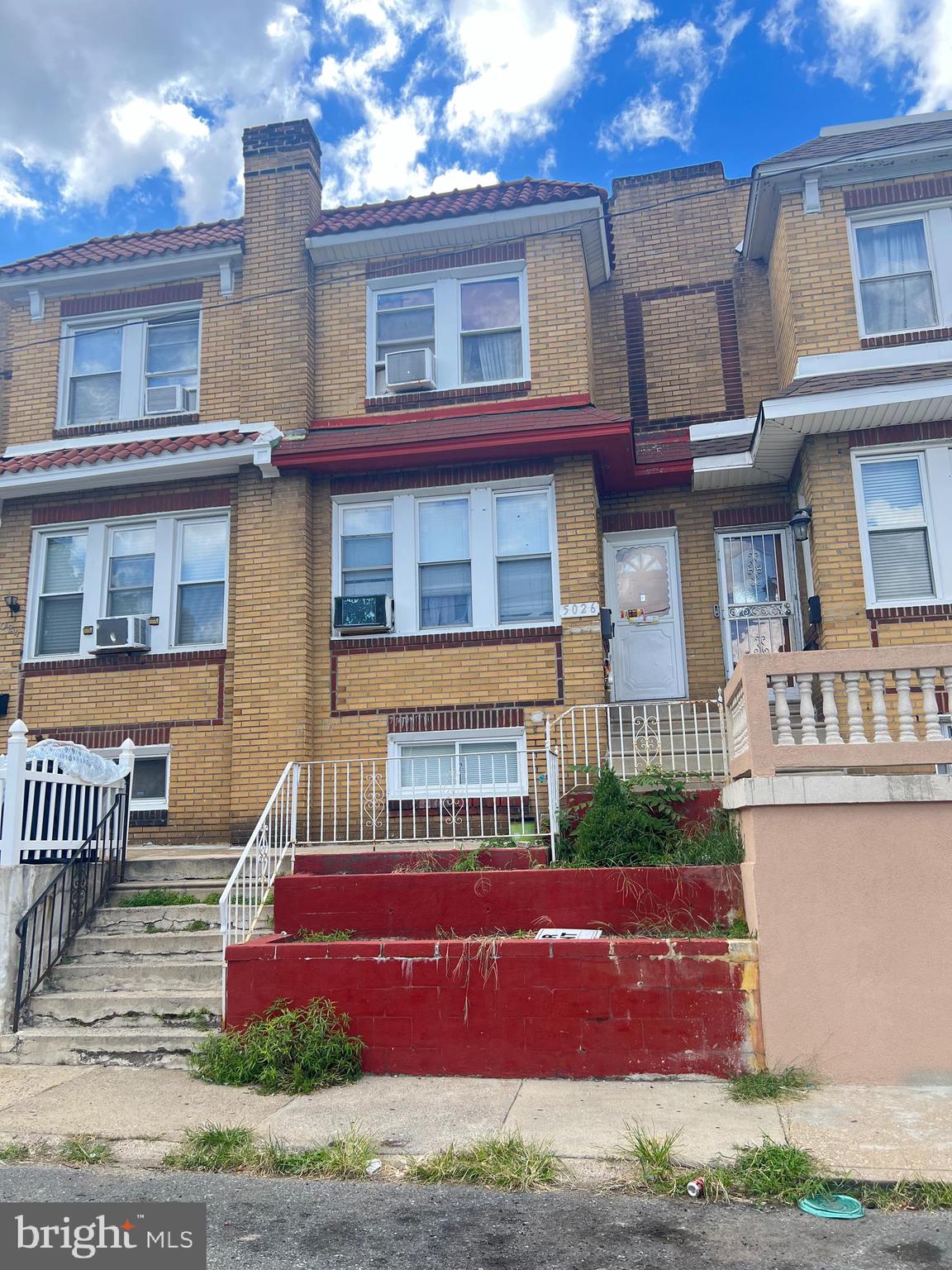 House for rent 3 bedroom's one Bath the house is in excellent condition. Don't include the basement