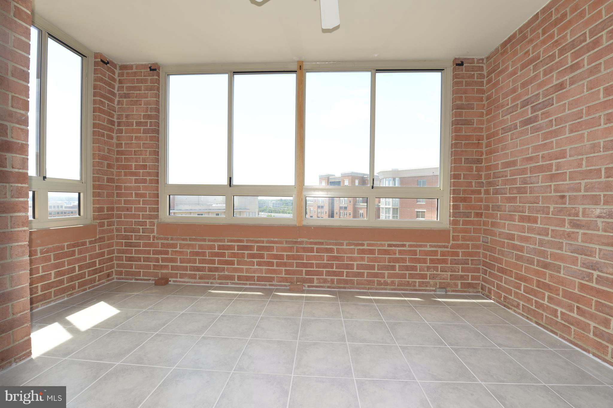 CARLYLE TOWERS - Residential Lease