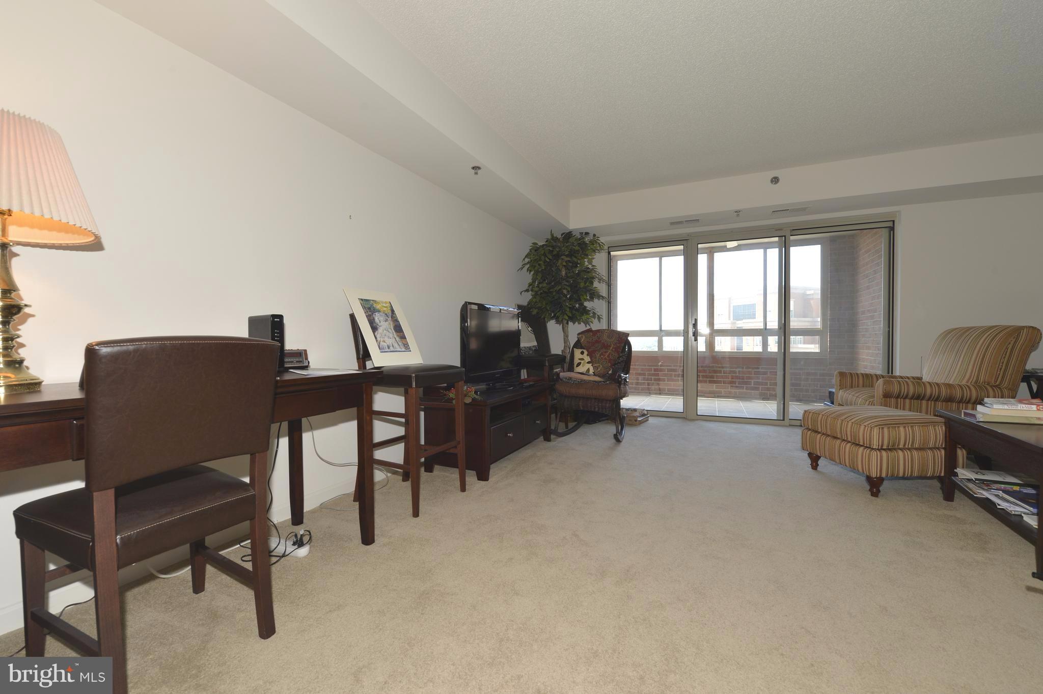 CARLYLE TOWERS - Residential Lease