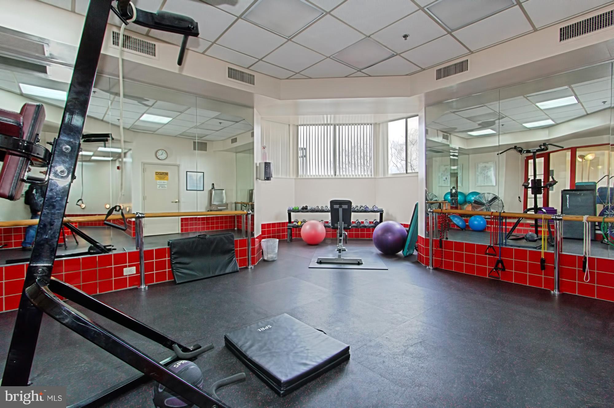 CARLYLE TOWERS - Residential Lease