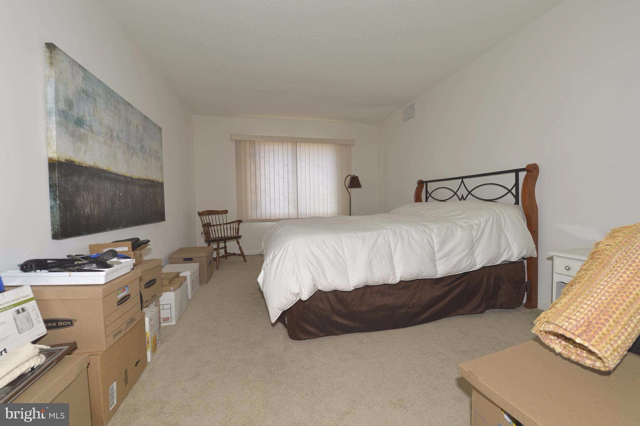 CARLYLE TOWERS - Residential Lease