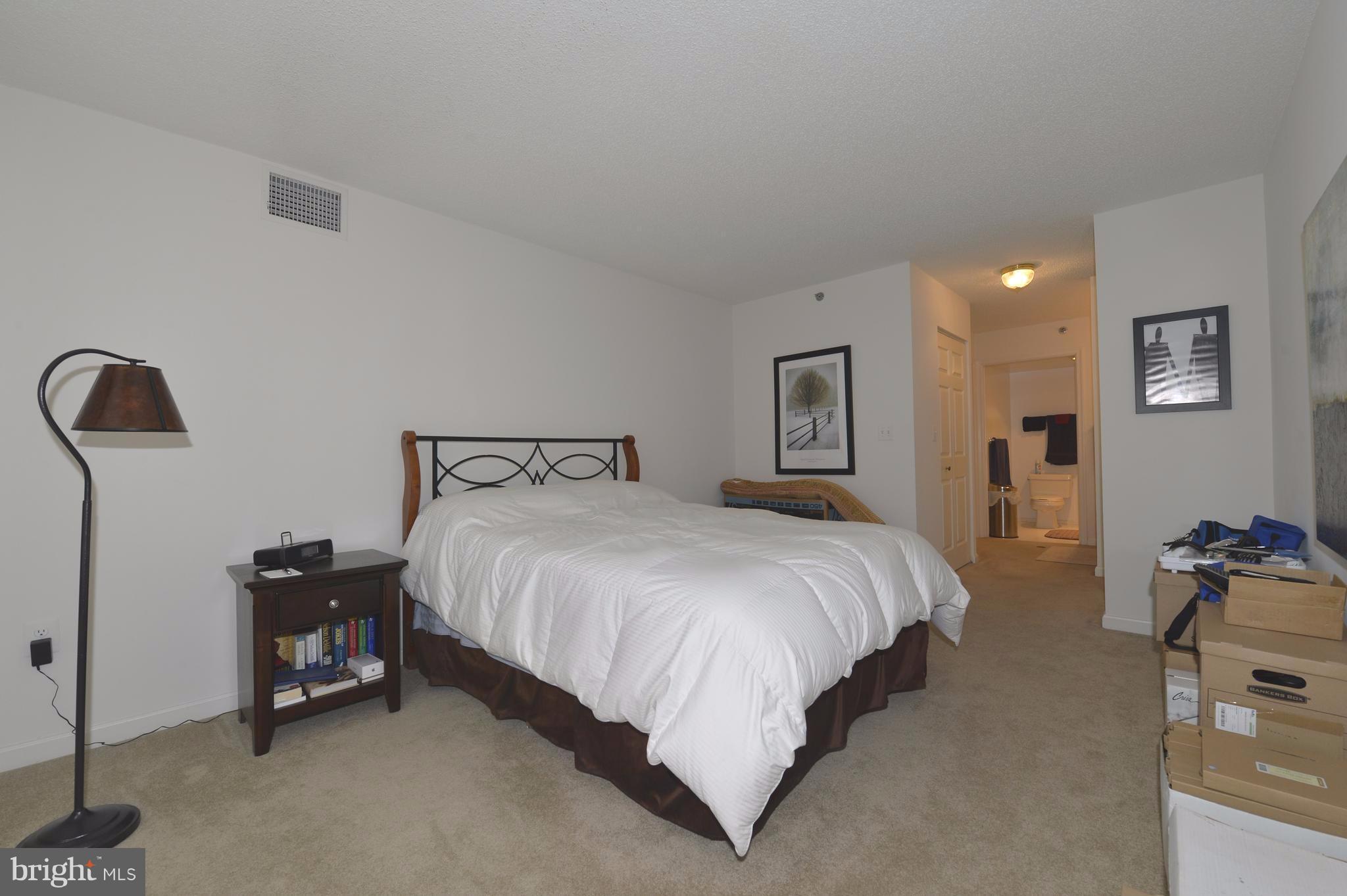 CARLYLE TOWERS - Residential Lease