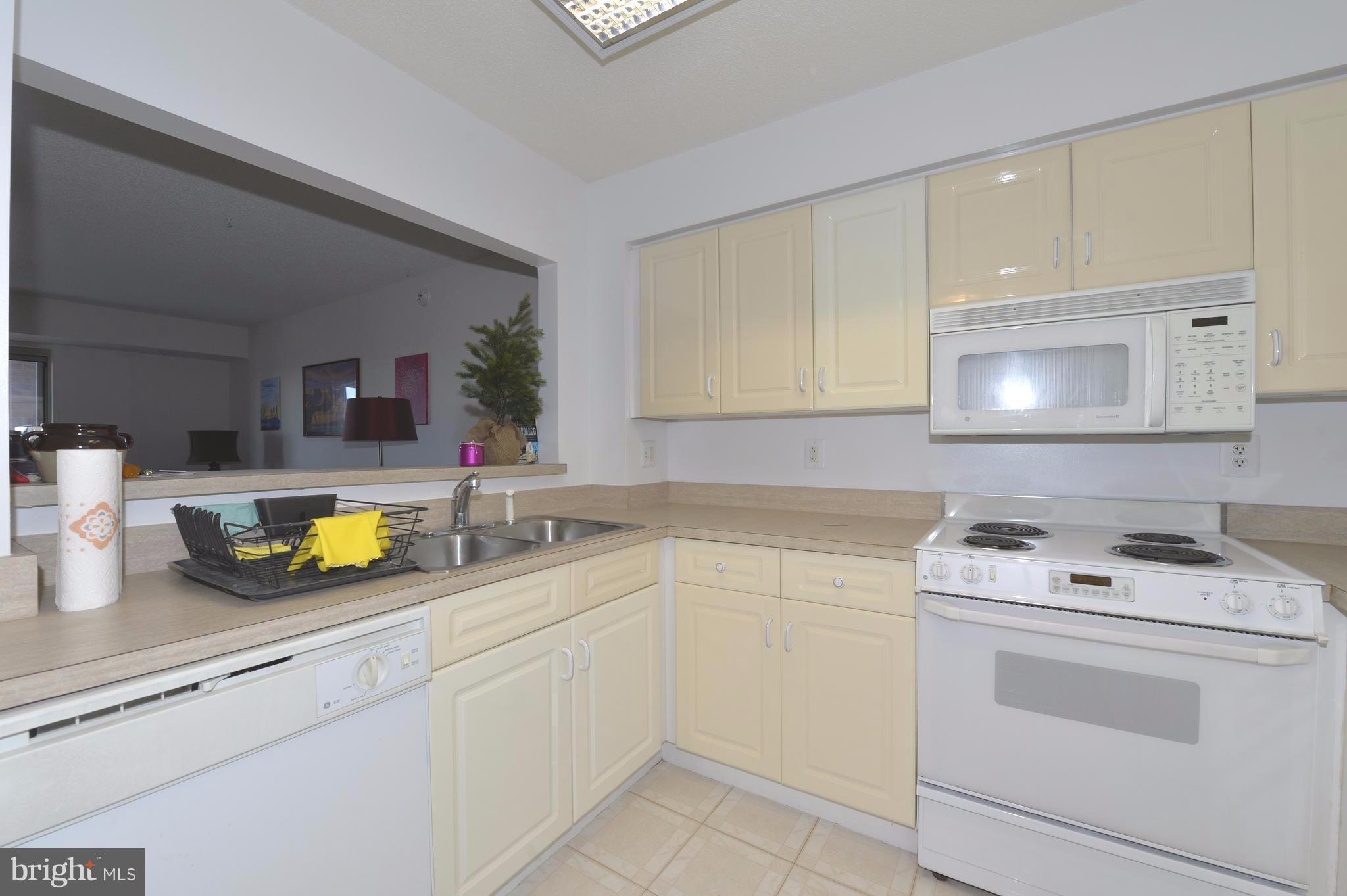 CARLYLE TOWERS - Residential Lease