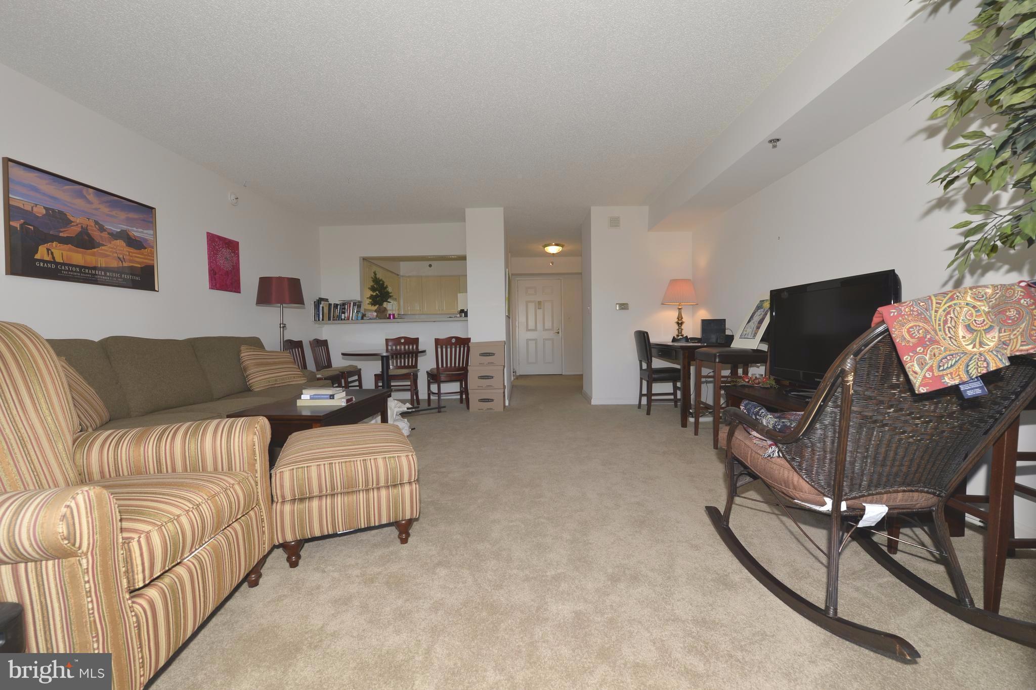 CARLYLE TOWERS - Residential Lease